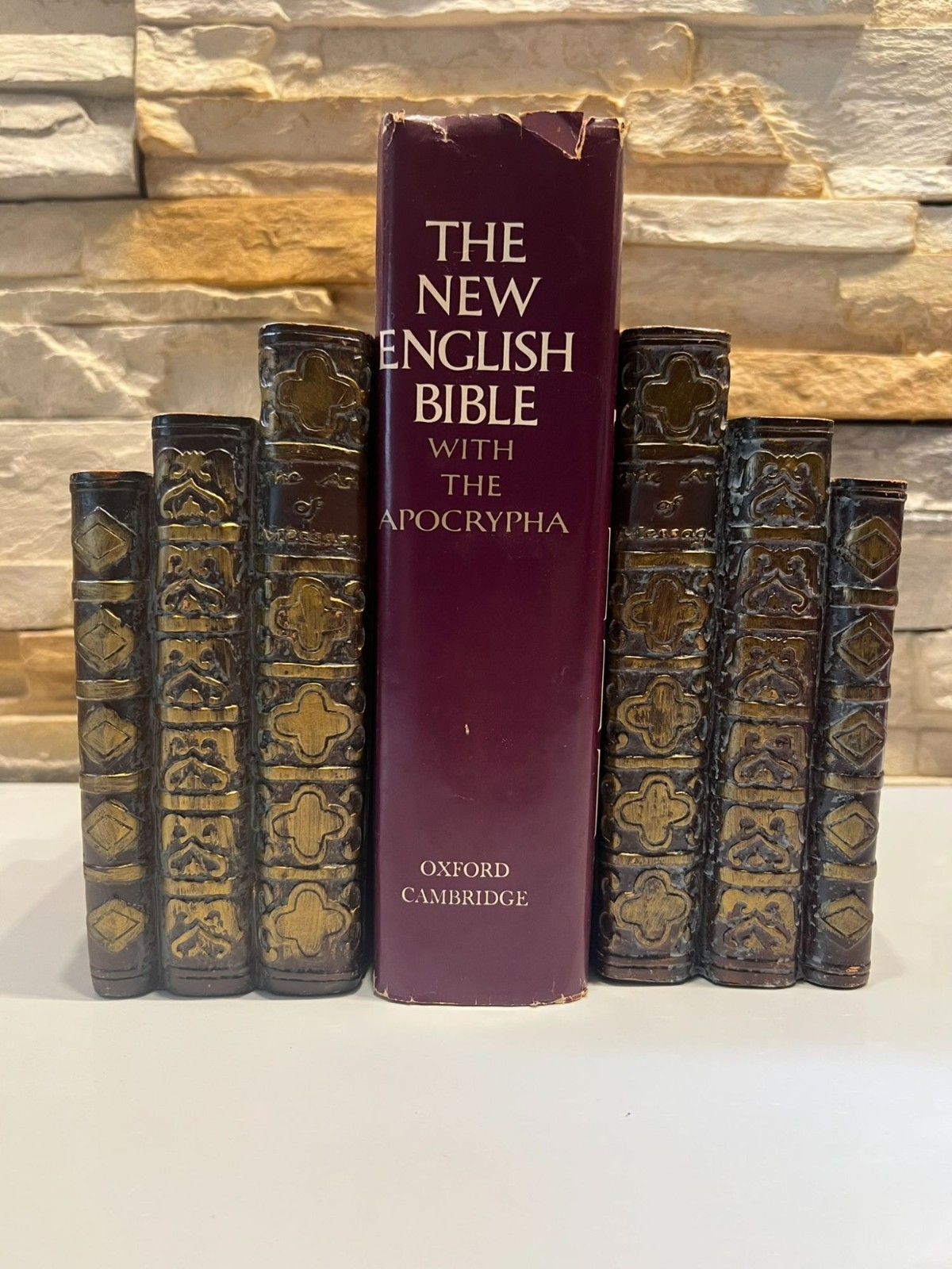The New English Bible with the Apocrypha Oxford Cambridge 1970 Second Ed HCDJ