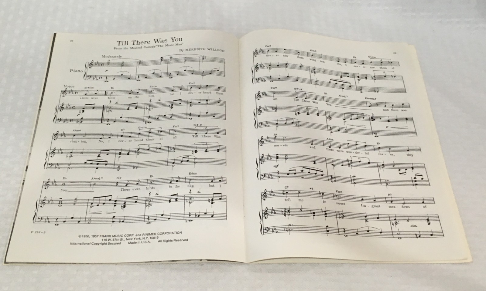 MUSICALS SONGBOOK / VOCAL SELECTIONS FROM “THE MUSIC MAN” / BY MEREDITH WILSON