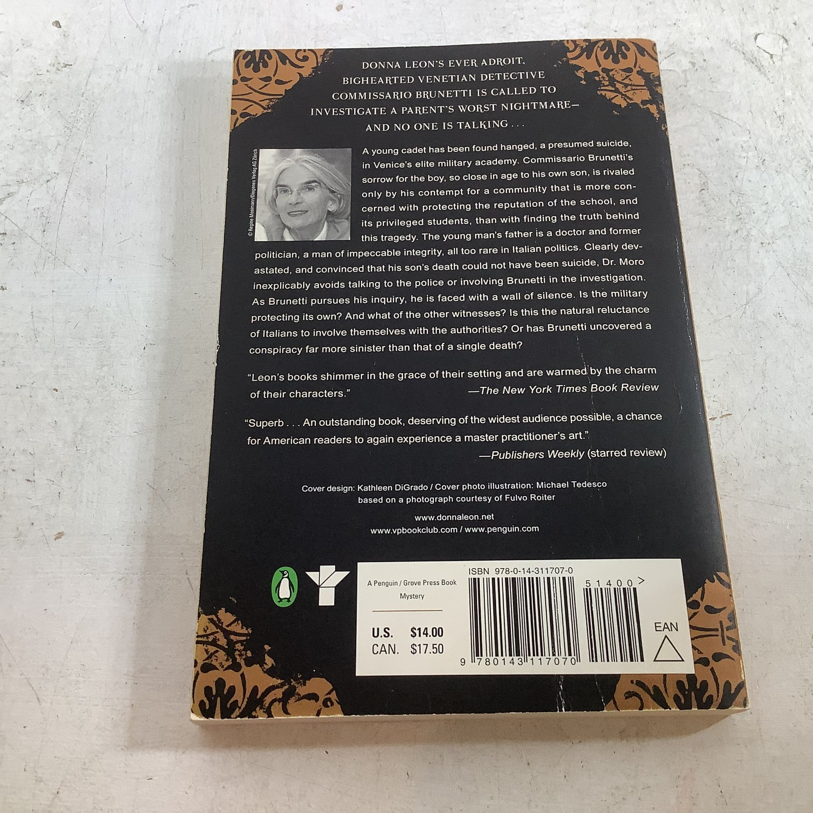Donna Leon lot of 8 Commissario Guido Brunetti Mystery Series Trade PB Like New