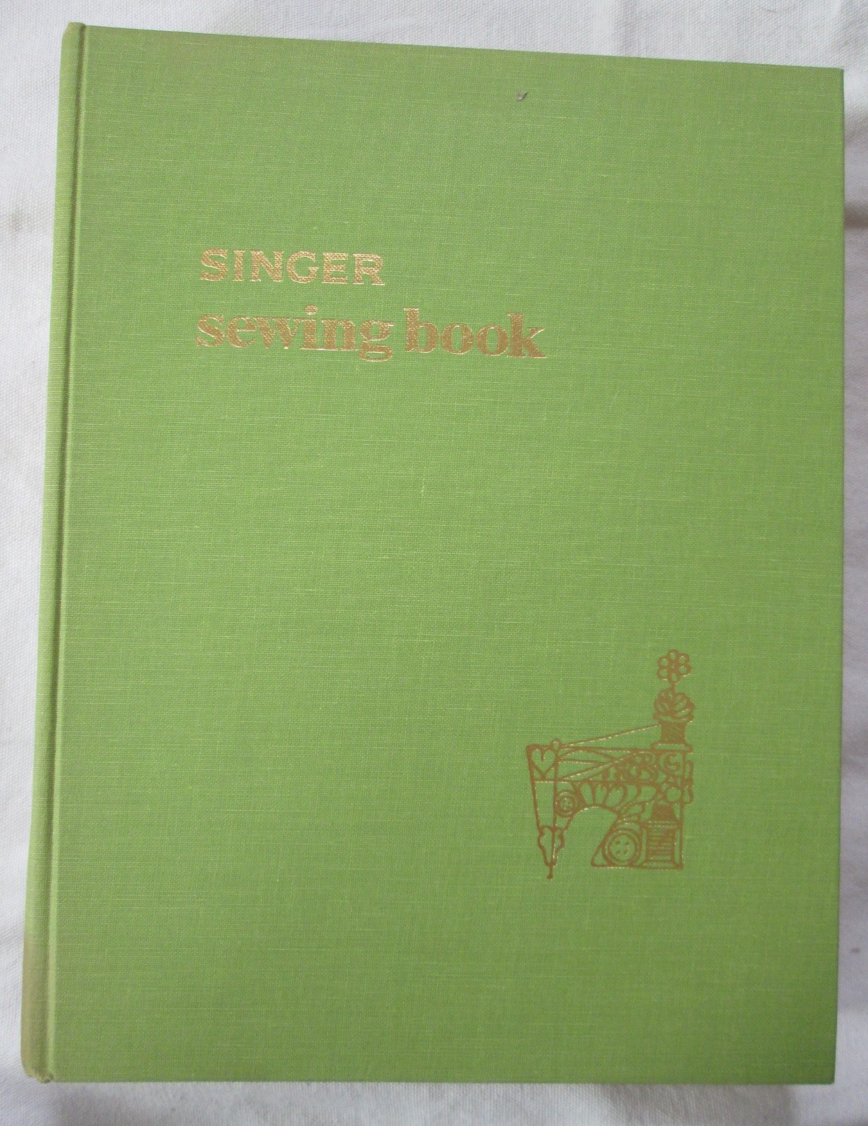 SINGER Sewing Book 2nd Ed. Vintage 1972 ~ Color Photos & Illustrations 500 Pages