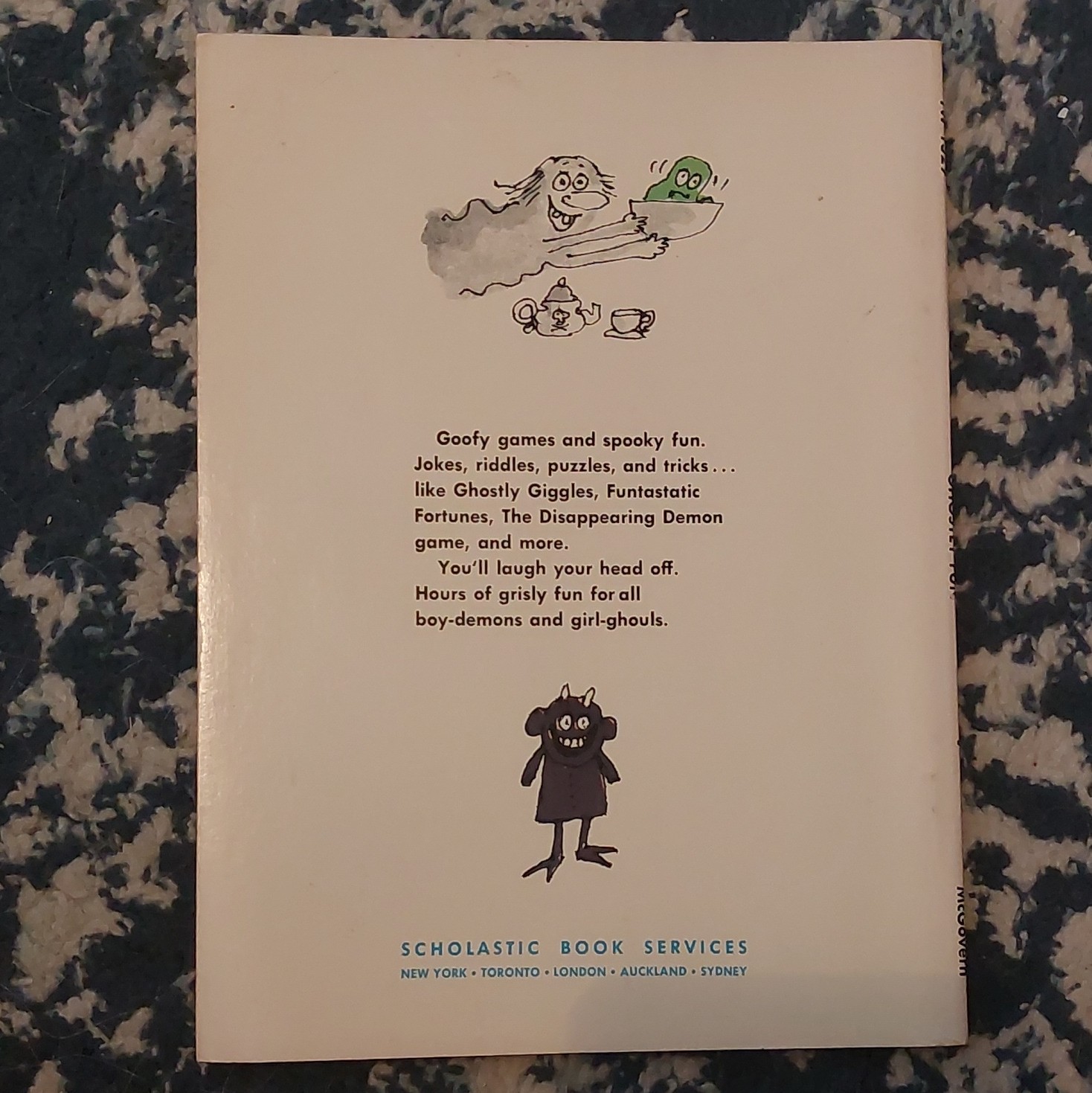 Scholastic Book Services Ghostly Fun – Ann McGovern 1970 PB 1st Illus Glass