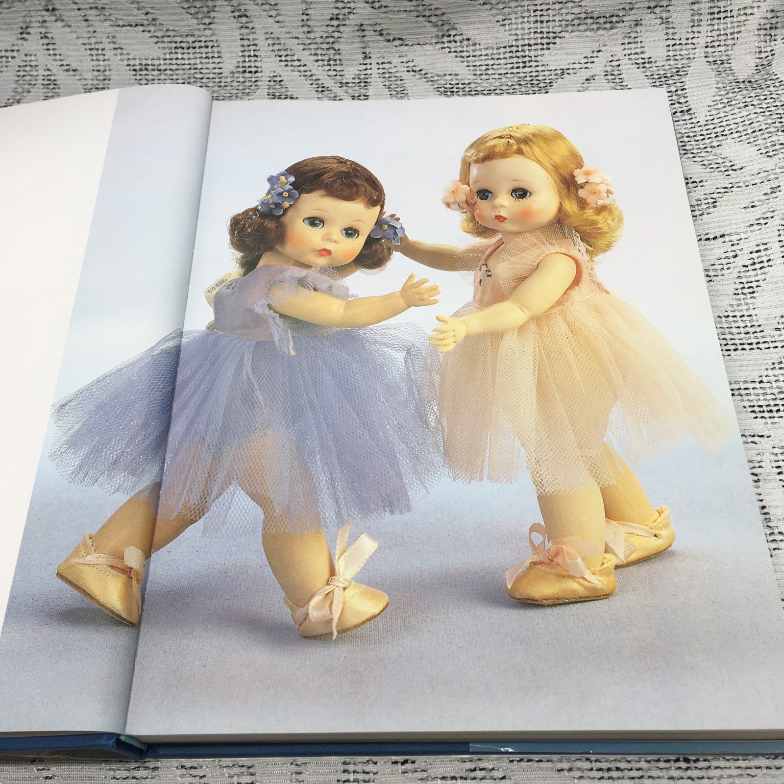 Madame Alexander Dolls-American Legend HB w/dj-1999-S. Finnegan-240 pages