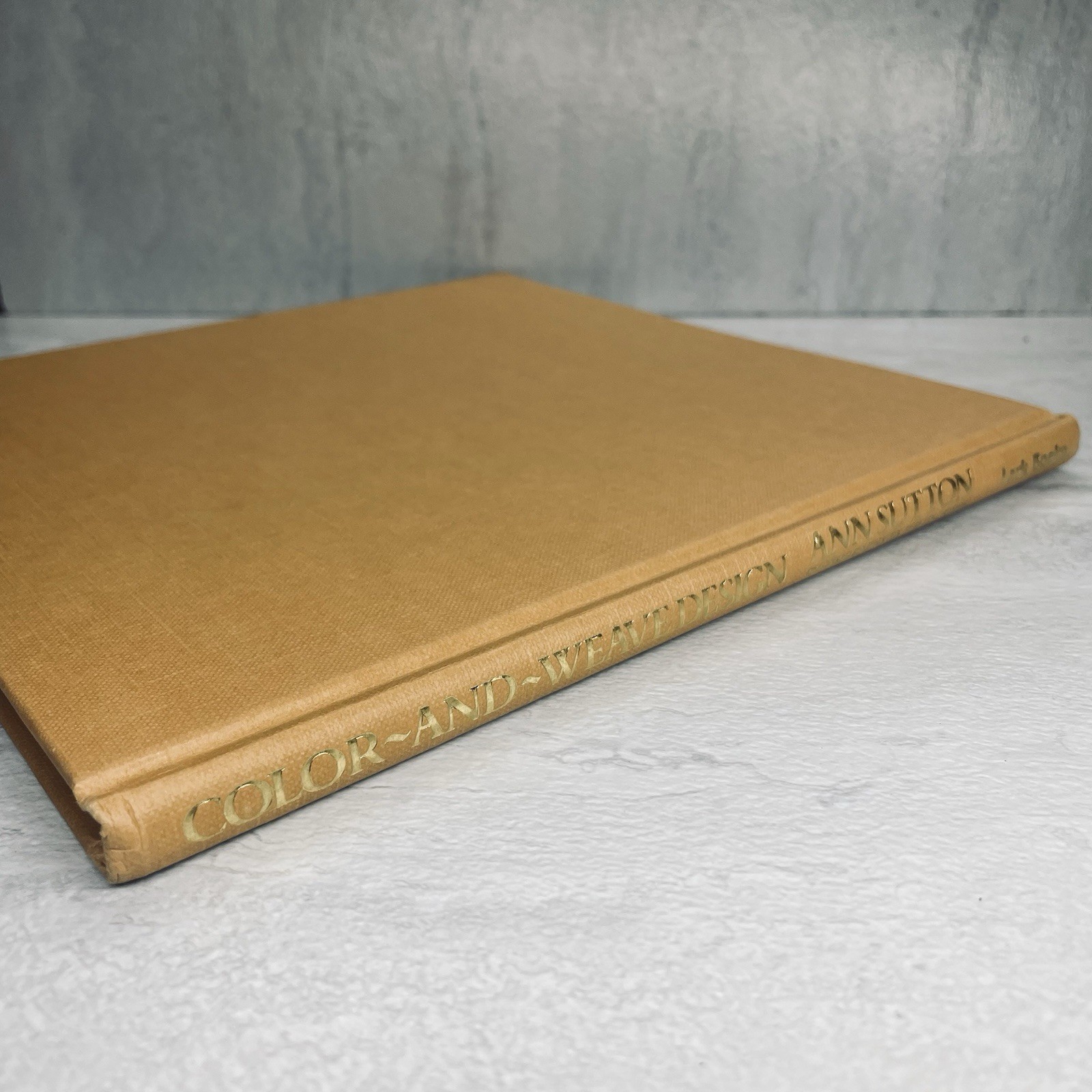COLOR-AND-WEAVE DESIGN by Ann Sutton 1984 HC/ DJ Patterns Loom Textiles