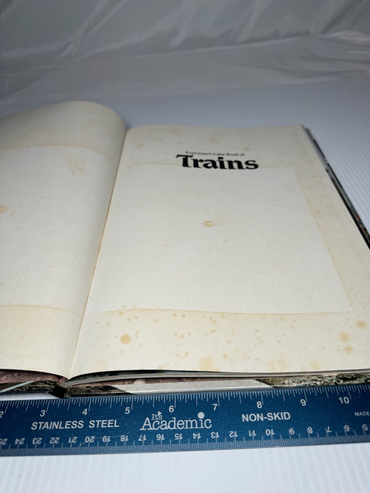 Crescent Guide To Trains by Brian Haresnape (1981, Hardcover, Illustrated