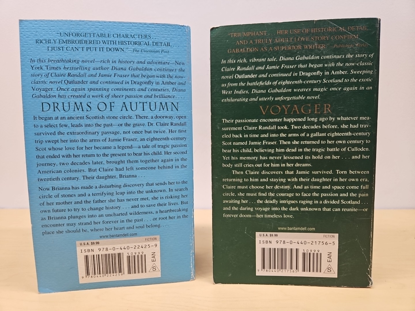 Diana Gabaldon (Outlander), Lot Of 2 Soft Cover Books, Drums Of Autumn & Voyager