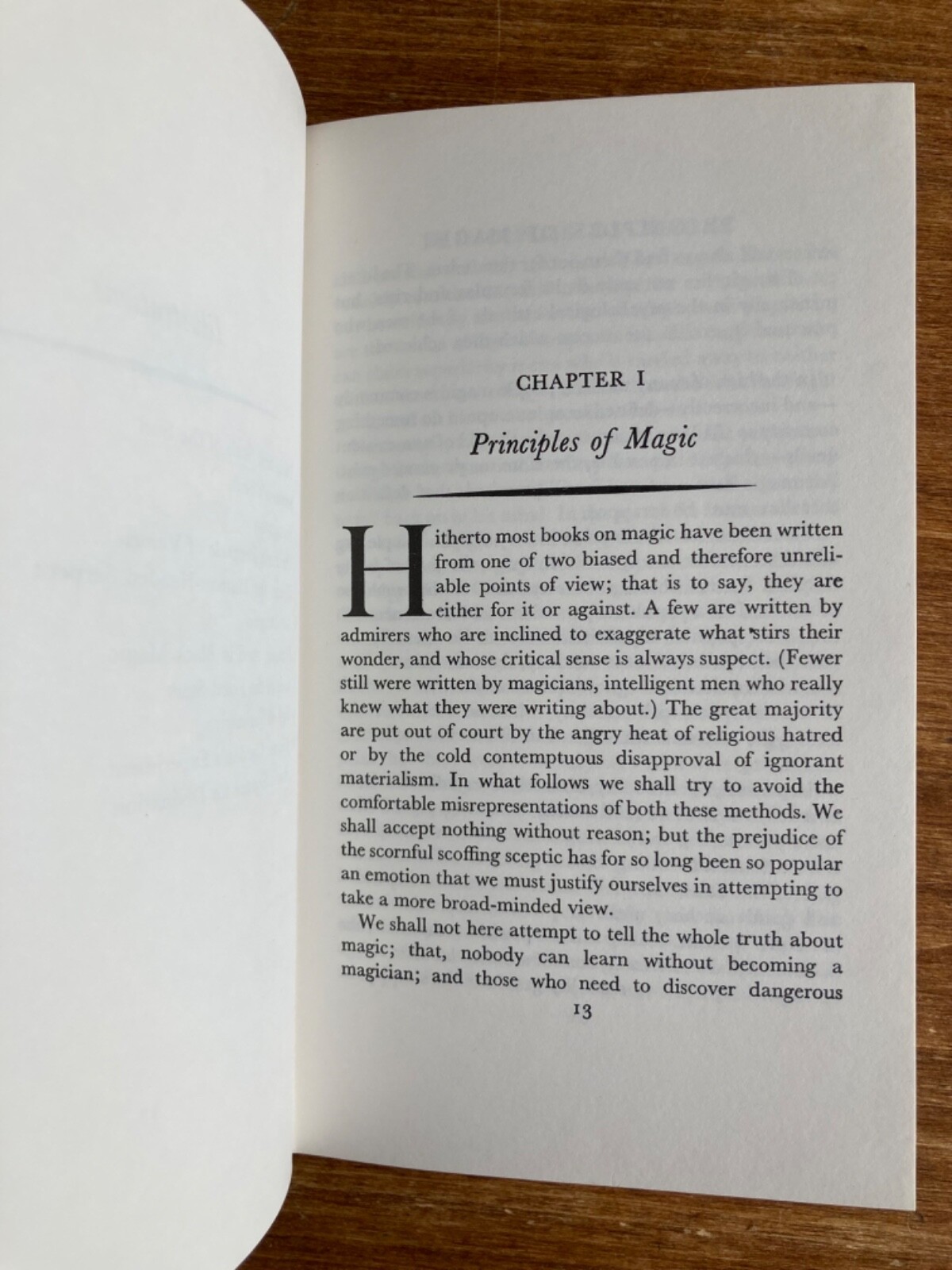 Magic & Divination, Rupert Gleadow 1976 ISBN: 0874718082 Astrology HC/DJ