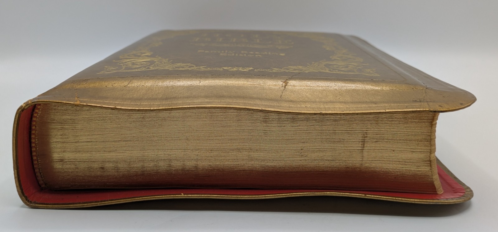 1973 Holy Bible Family Reading Edition King James Version Excellent Unused