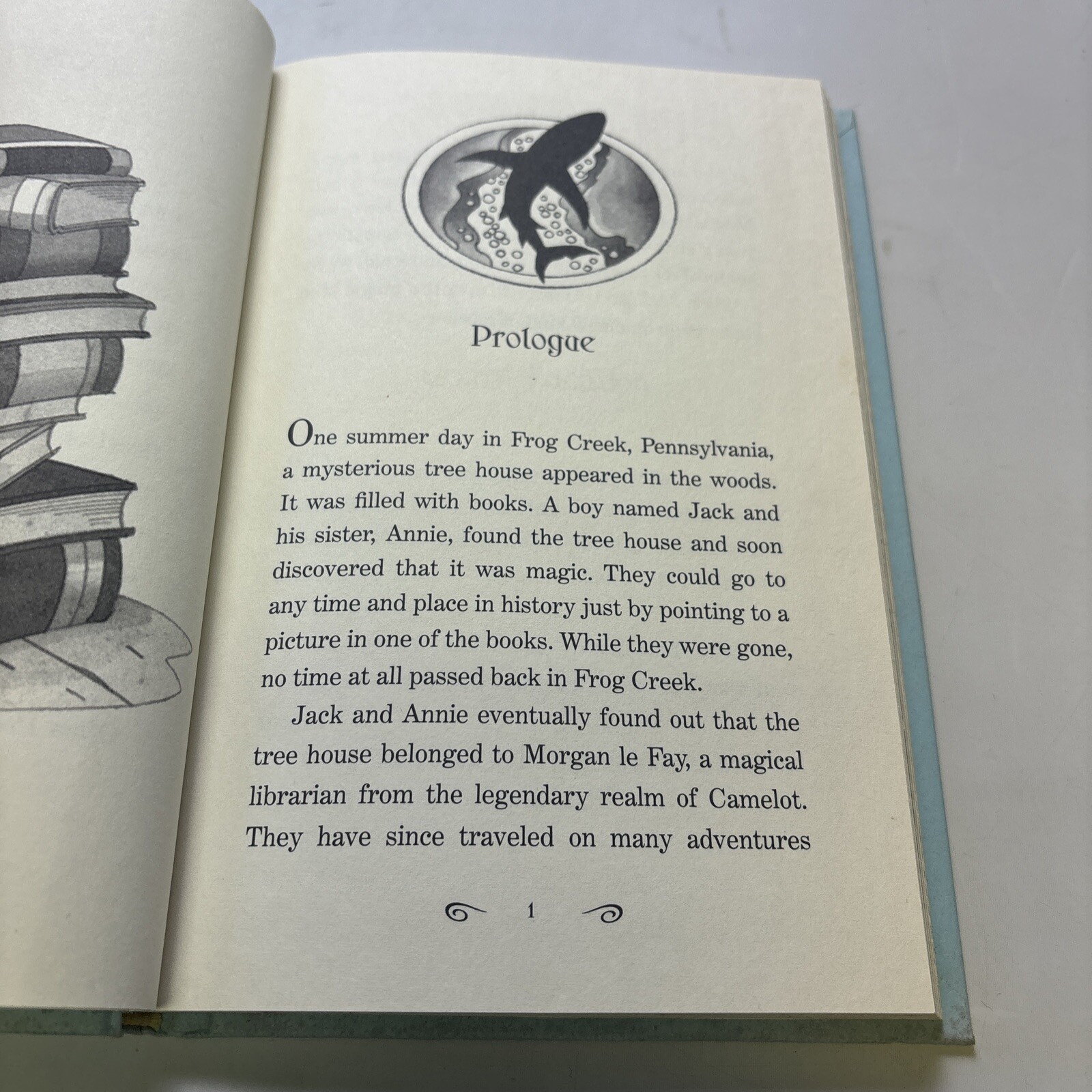 Shadow of the Shark – Magic Tree House #53 – Mary Pope Osborne