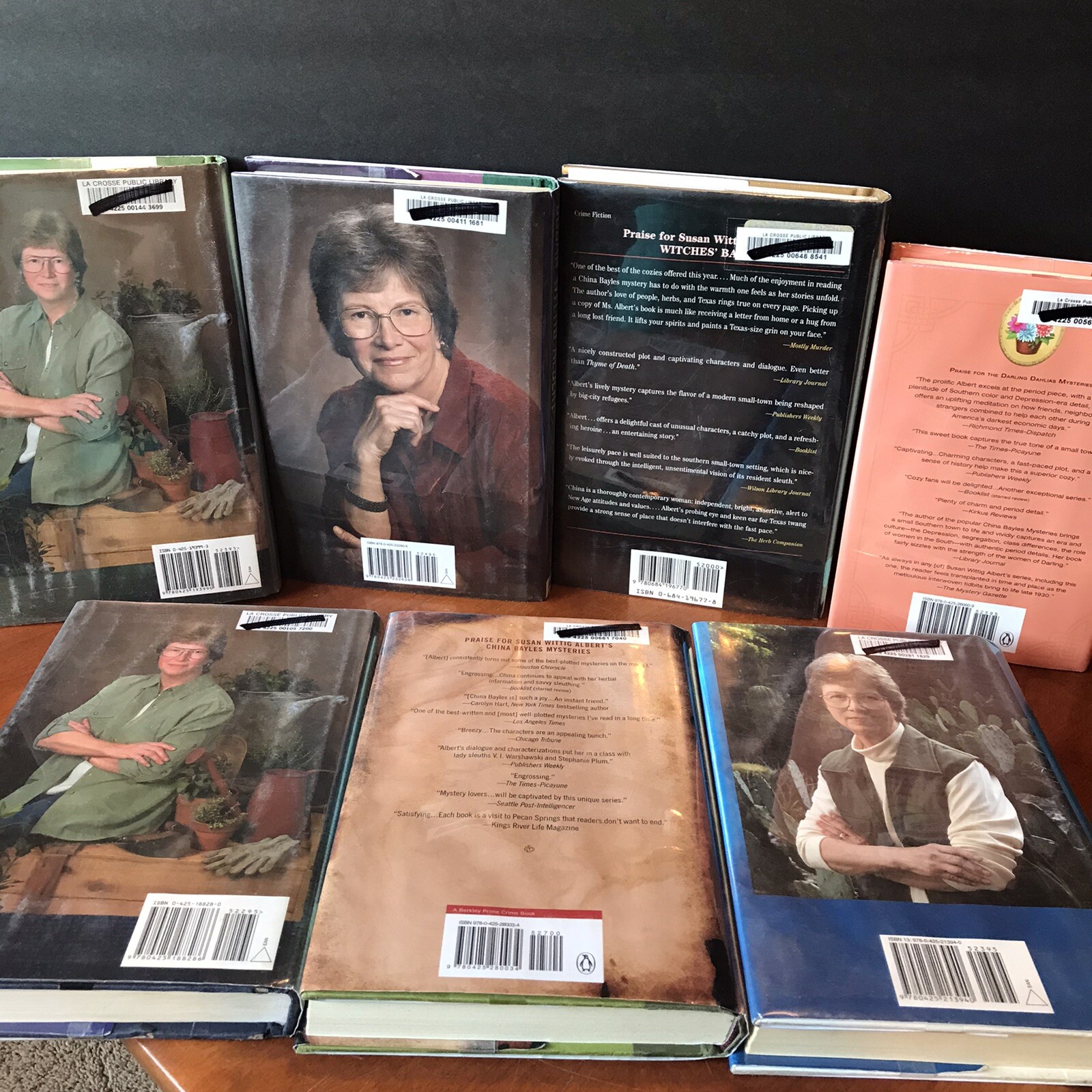 Lot: 7 Susan Wittig Albert Books Holly Blues A Dilly of a Death Indigo Dying