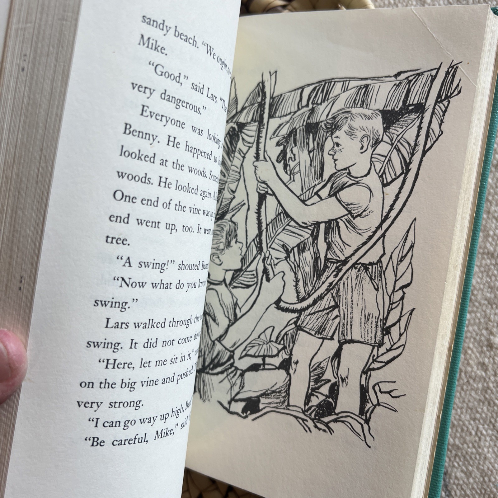 Blue Bay Mystery Book Gertrude Chandler Warner Hardback 1961