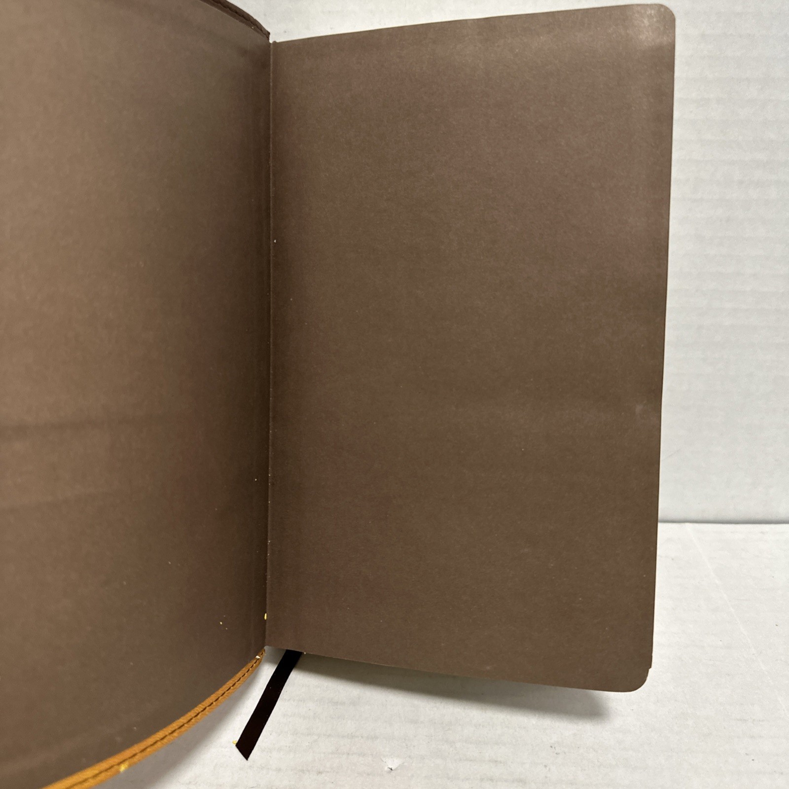 2011 NIV New International Version Pew Bible Large Print Zondervan Yellow Brown