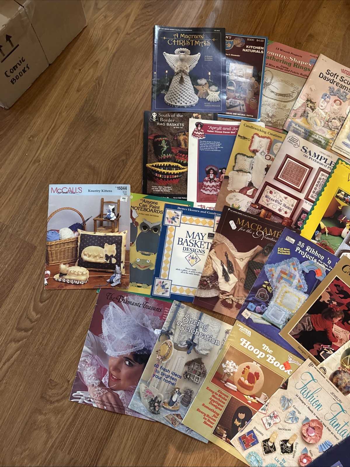 Huge Lot of 41 Arts & Craft Leaflets/Booklets/Mixed Variety of Crafting & Stitch