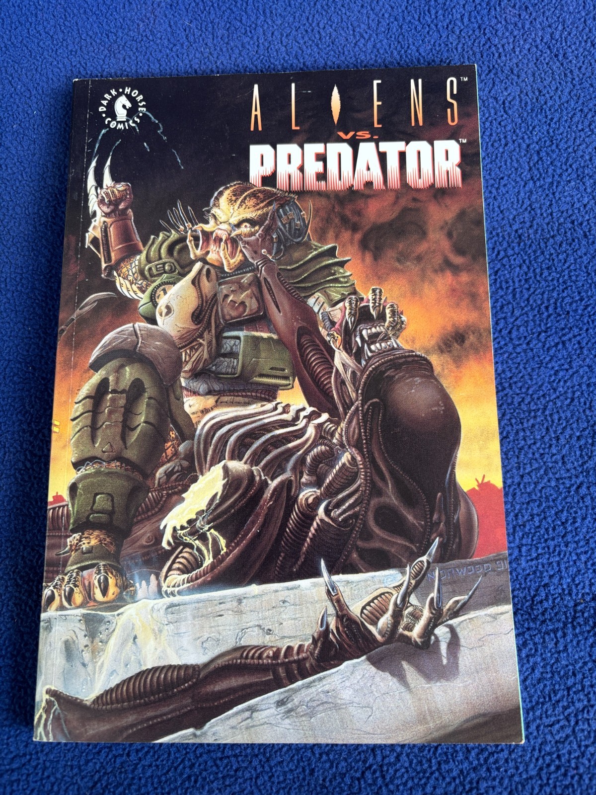 DARK HORSE comic book ALIENS VS. PREDATOR second printing NEAR MINT