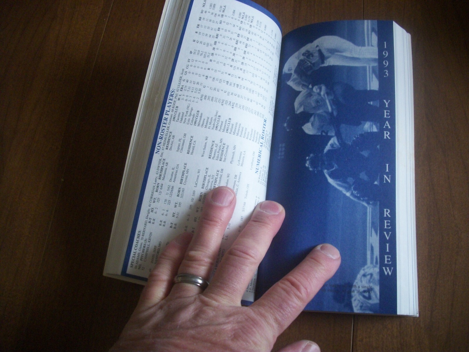MINNESOTA TWINS 1994 MEDIA GUIDE–SOFTCOVER BOOK 312 pages