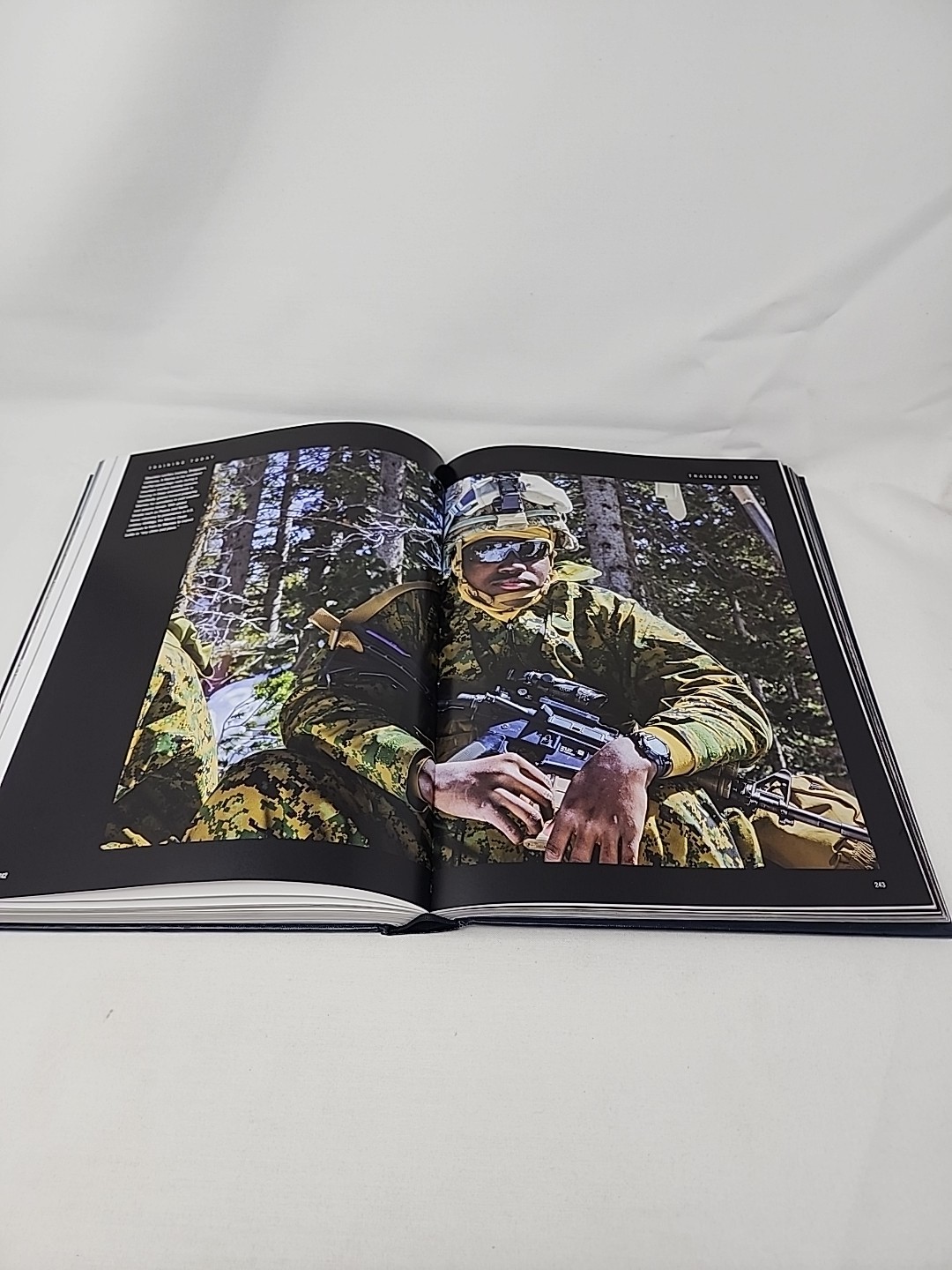 The Marines Chris McNab 2021 Amber Books 9781838861032