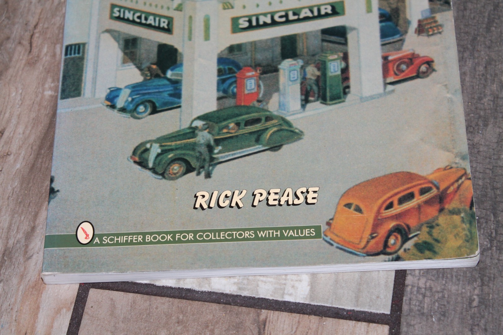 Service Station Collectibles by Rick Pease 1996 Trade Paperback VG FREE SHIPPING