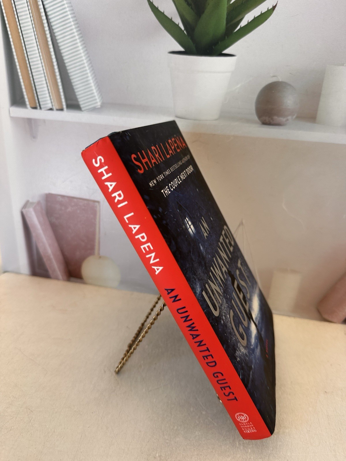 An Unwanted Guest: A Novel – HARD/DUST By Lapena, Shari Mint
