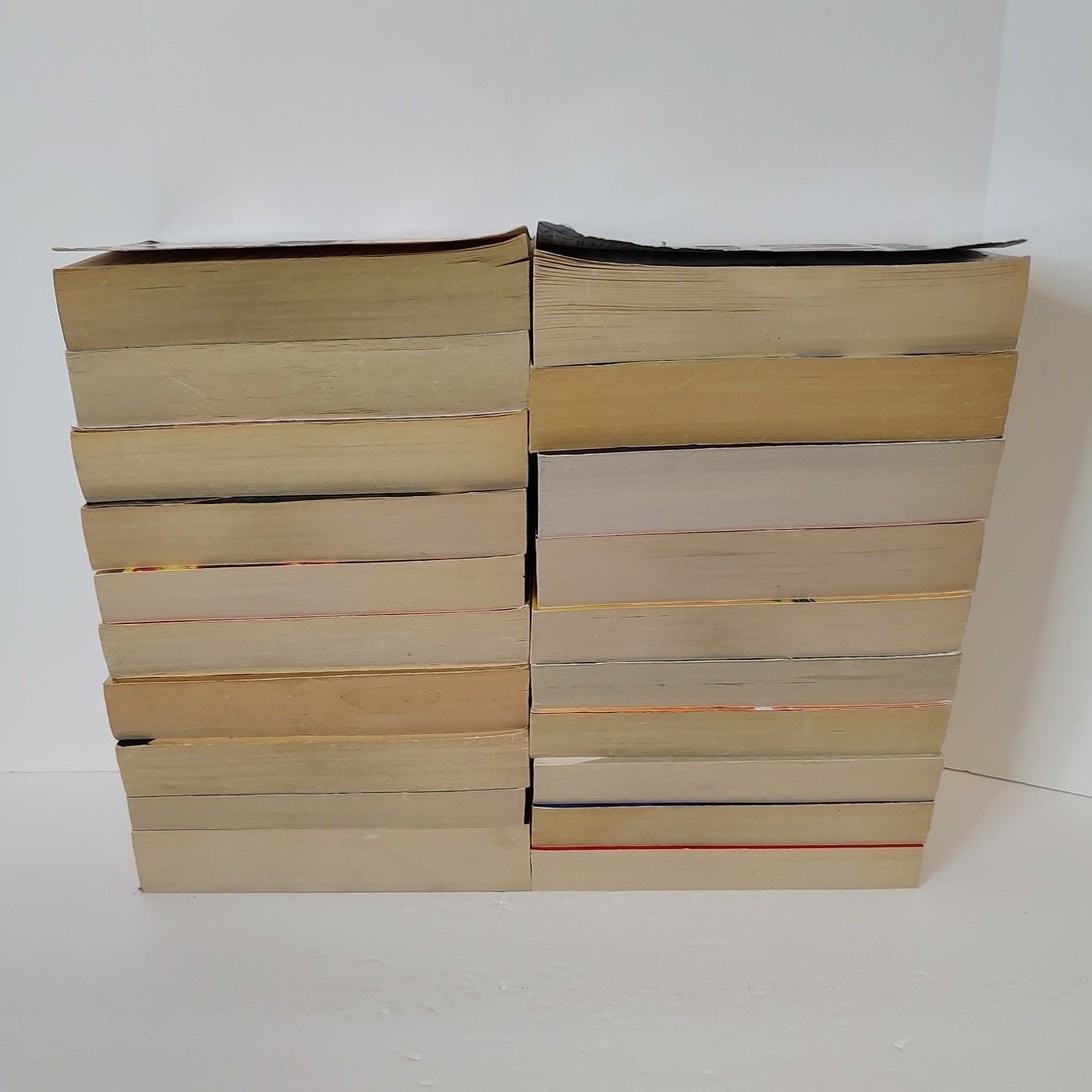 Mixed Authors Lot/20 Paperback Mystery Crime Thriller Drama Books
