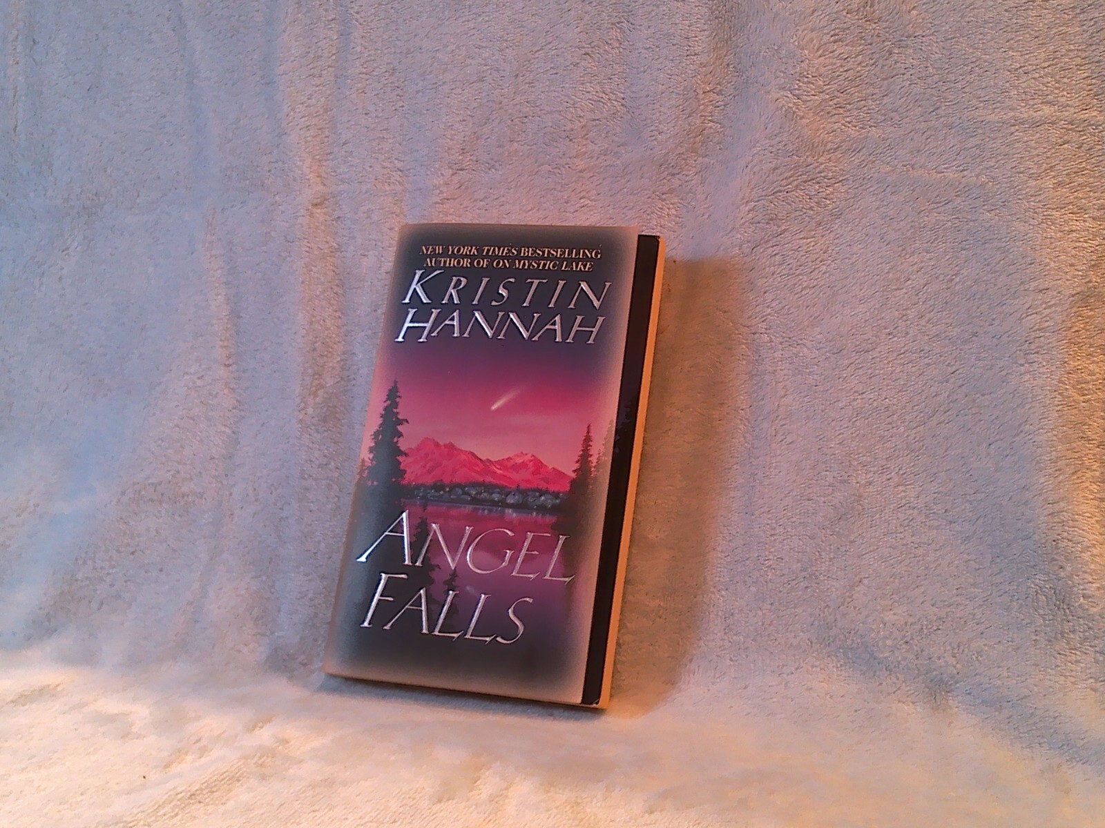 Angel Falls : A Novel by Kristin Hannah (2001, Mass Market)