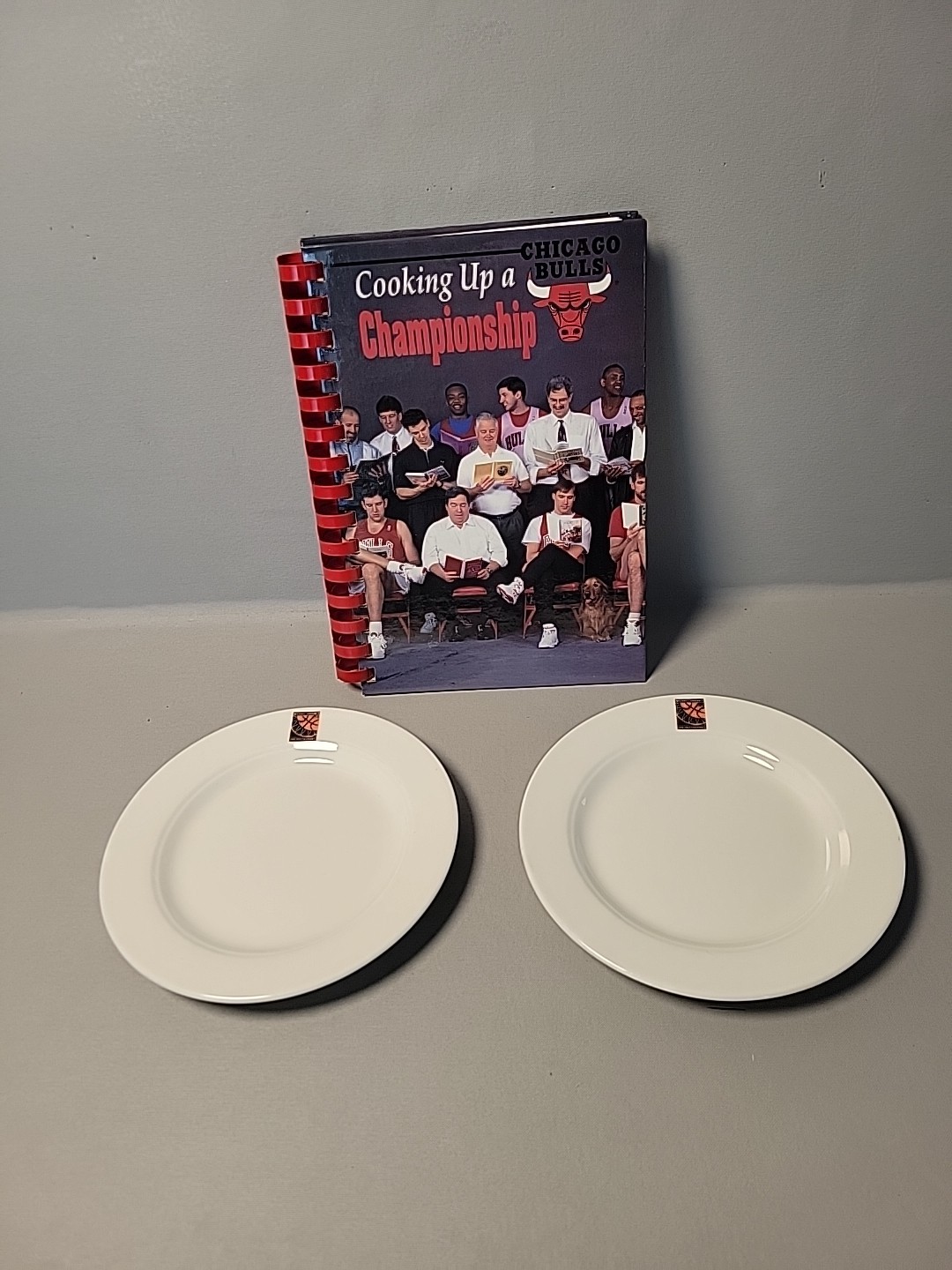 Chicago Bulls Cooking Up a Championship by Morris Press HC 1994 & 2 Plates