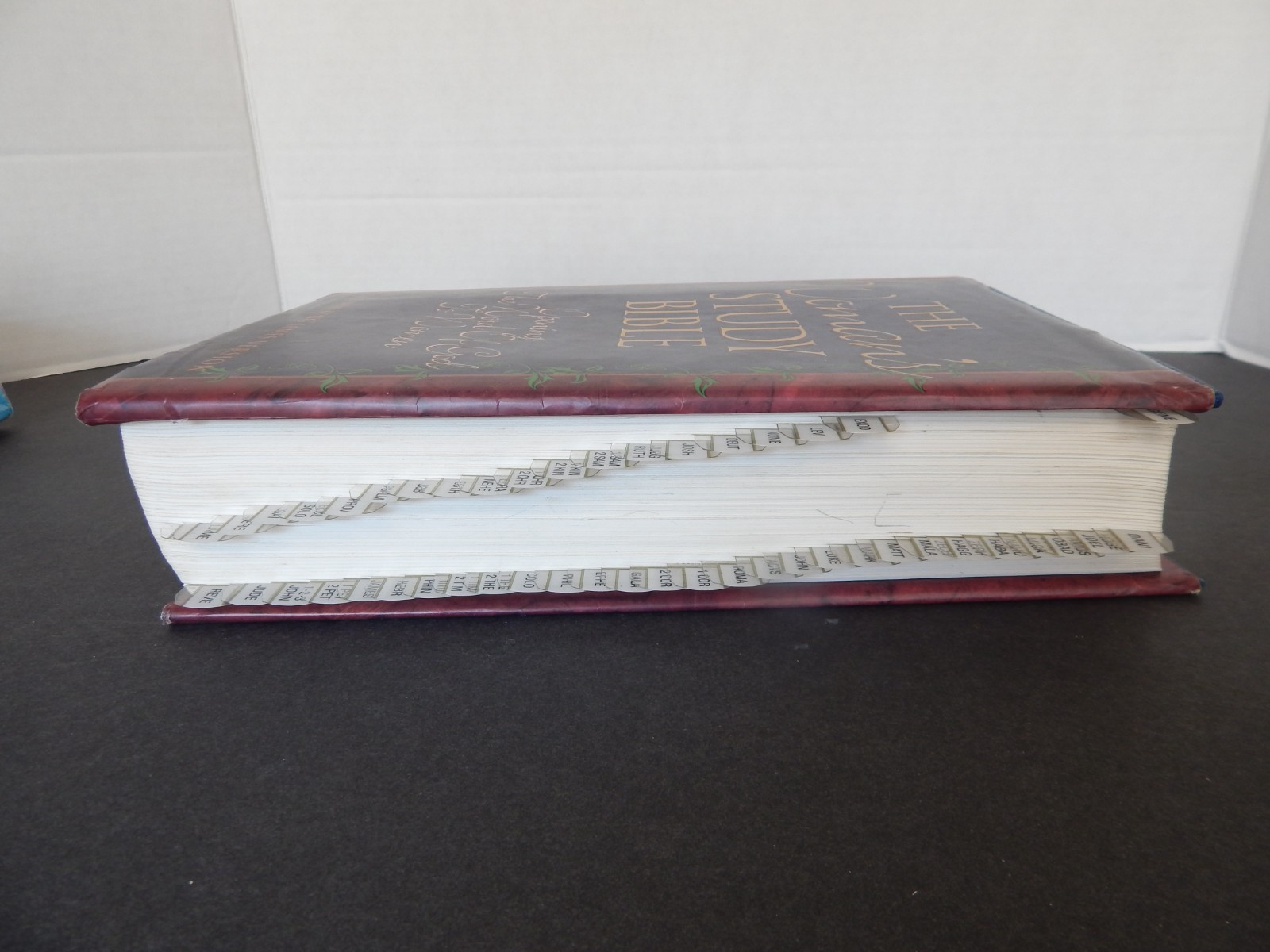 Woman’s Study Bible NKJV by Thomas Nelson Pub. (HBDJ 1995)