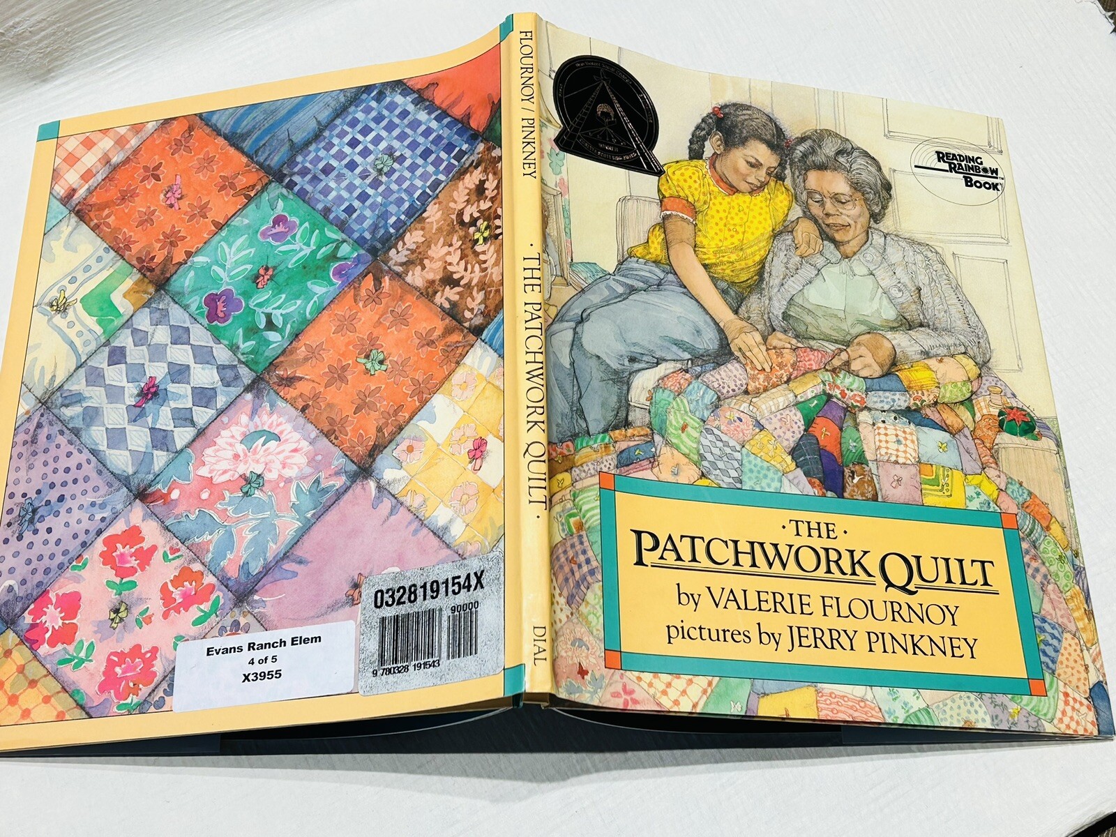 Valerie Flournoy The Patchwork Quilt 1985 Hardcover Quilting Story Sewing Book