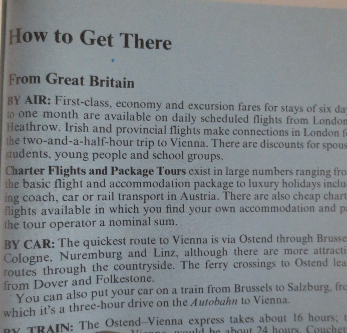 BERLITZ TRAVEL GUIDE VIENNA PAPAERBACK 1982 128 PAGES 4 X 5.5 INCHES
