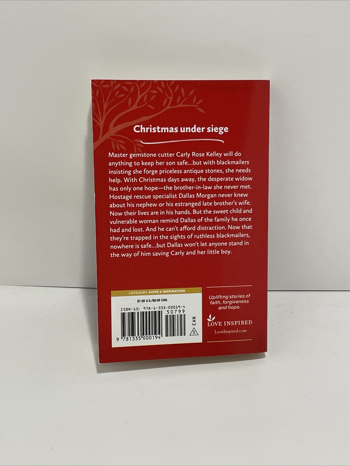 Christmas On The Run By Shirlee McCoy – LARGER PRINT