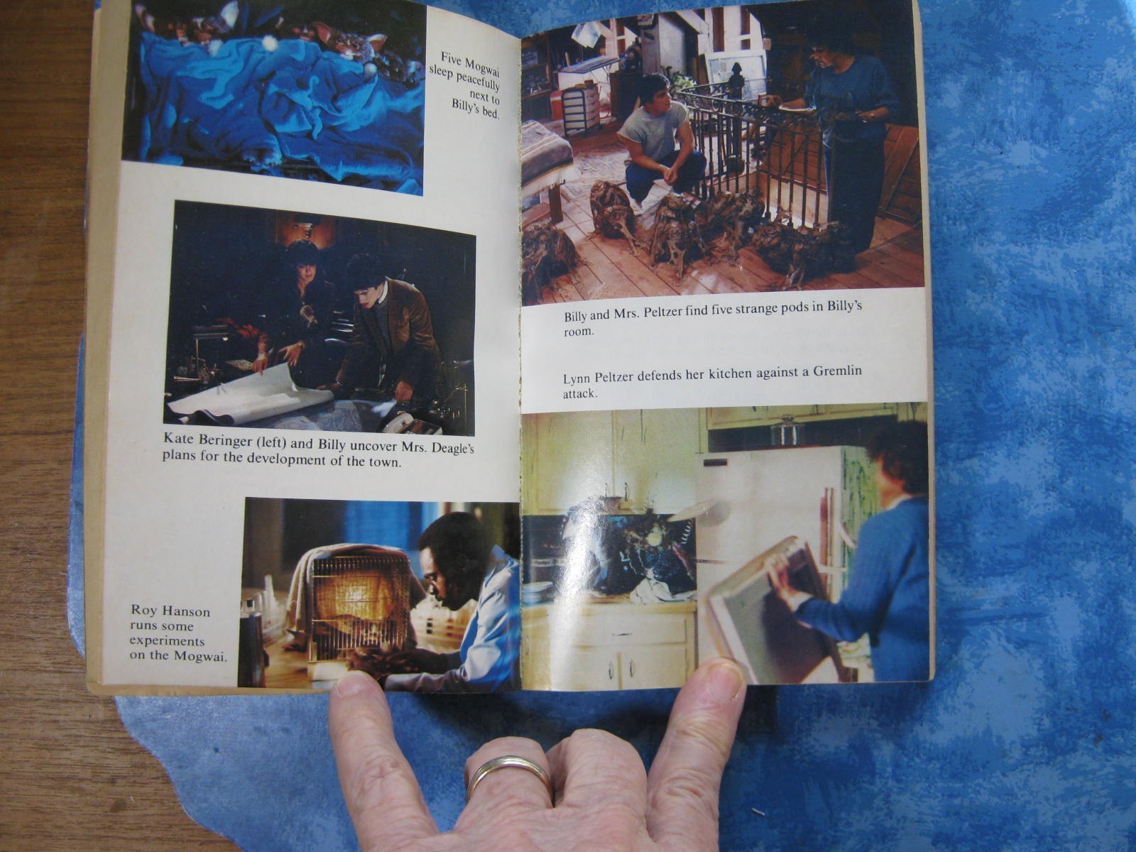 LOT OF 2 STEVEN SPIELBERG PB Gremlins & E.T. The Extra-Terrestrial VGC