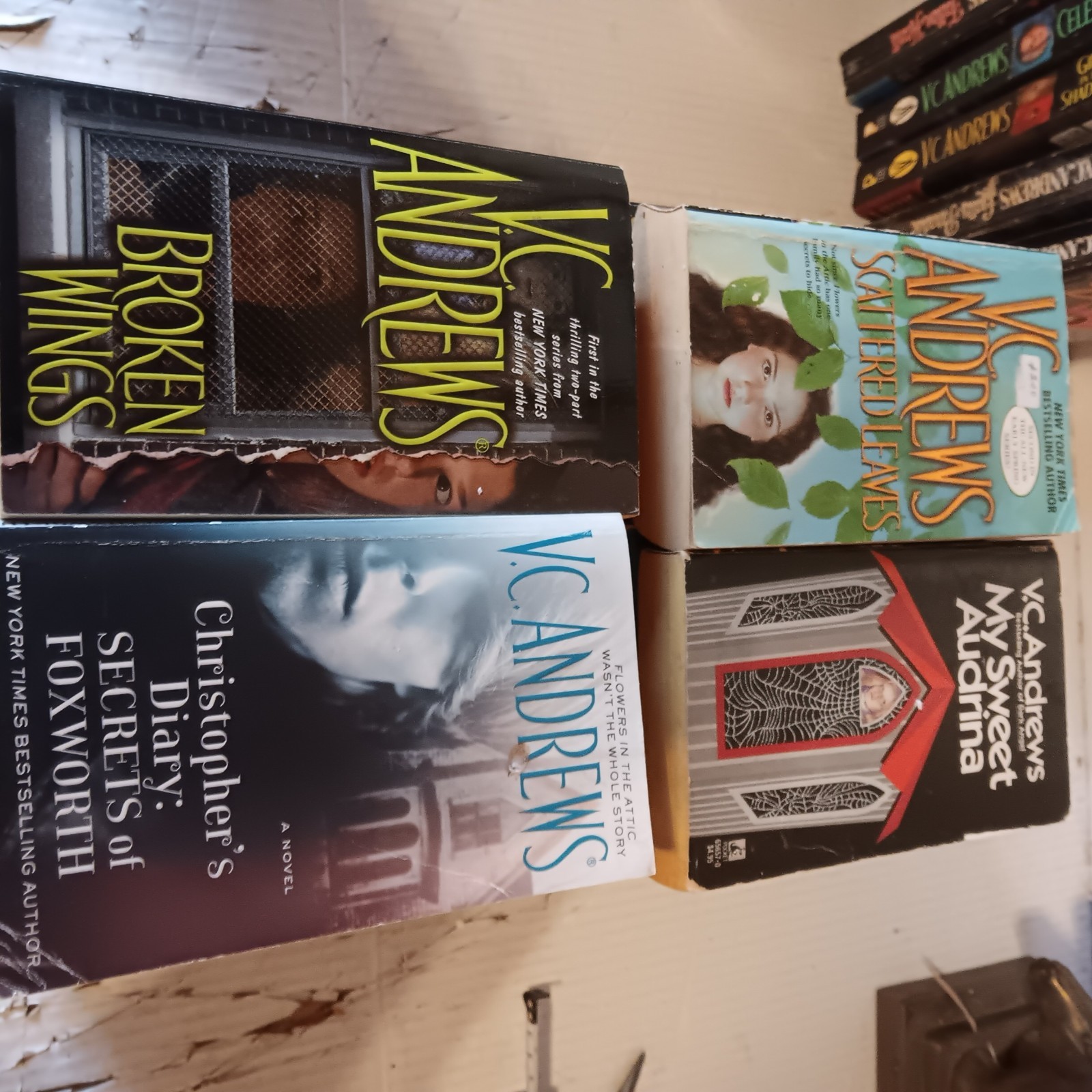 HUGE Lot 37 V.C. Andrews Used Paperback Books Includes several Keyhole Covers