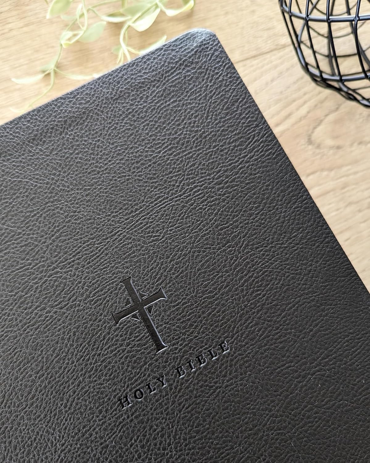 NLT Large Print Premium Value Thinline Bible, Filament Enabled (Leatherlike, Bla