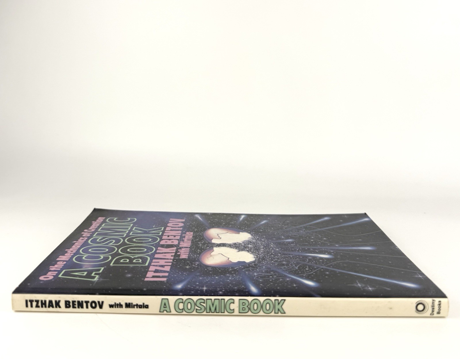Cosmic Book On the Mechanics of Creation Itzhak Mirtala Bentov First Printing PB