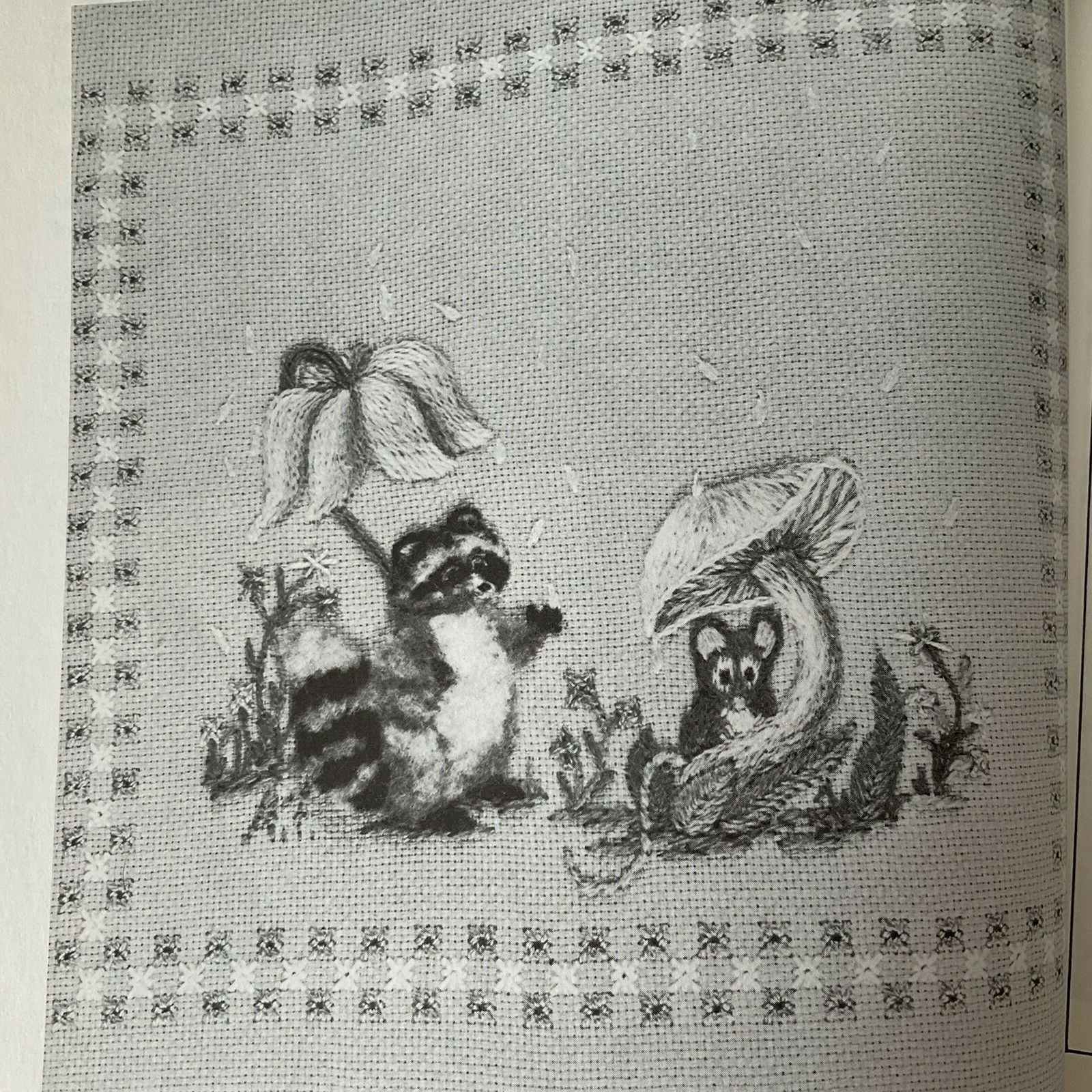 Crewel Embroidery with Texture and Thread Variations Audrey Francini 152 Pages