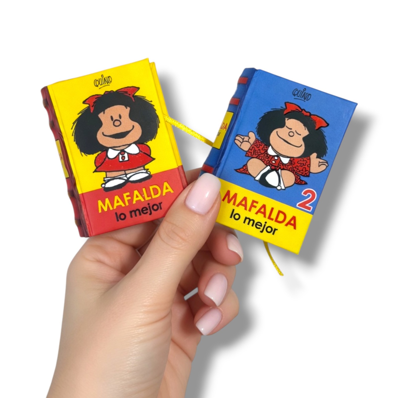New Mafalda in Spanish 2-Vol Set with golden stand hardcover 380 pages comics