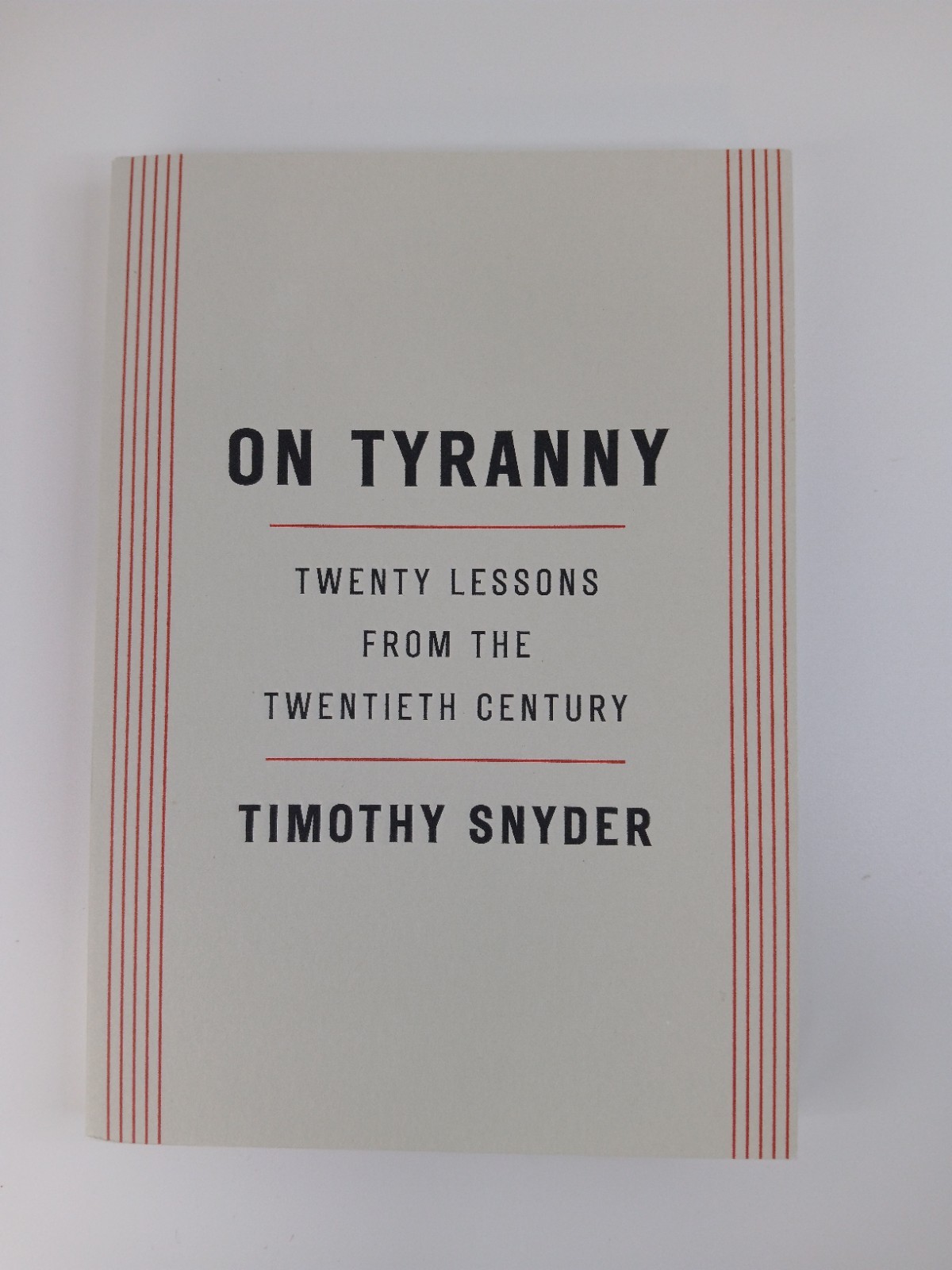 On Tyranny: Twenty Lessons from the Twentieth Century Timothy Snyder PB 2017