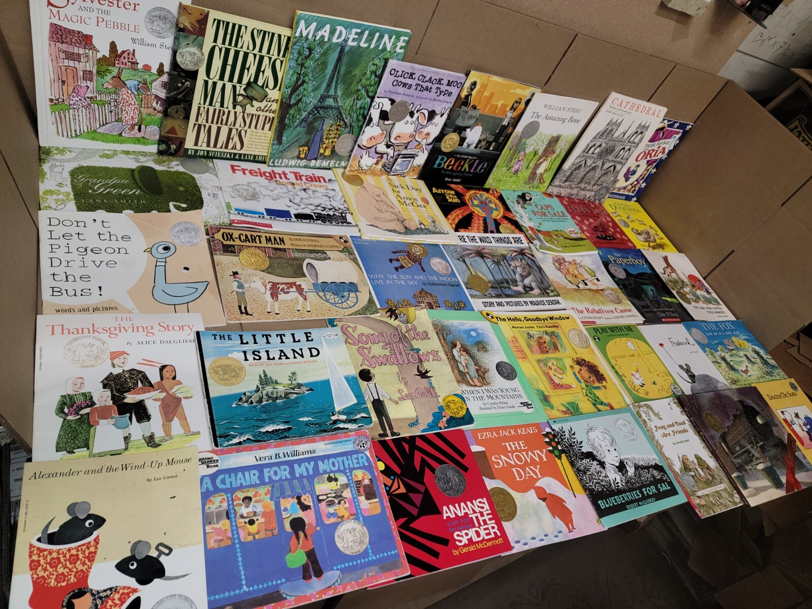 Lot of 15 Caldecott Honor Award Winning Chapter Children Kid Books AR*RANDOM MIX