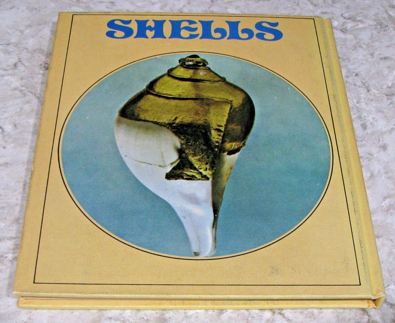 Shells by Roderick Cameron, octopus Books, 1972, 143 Illustrations, HB
