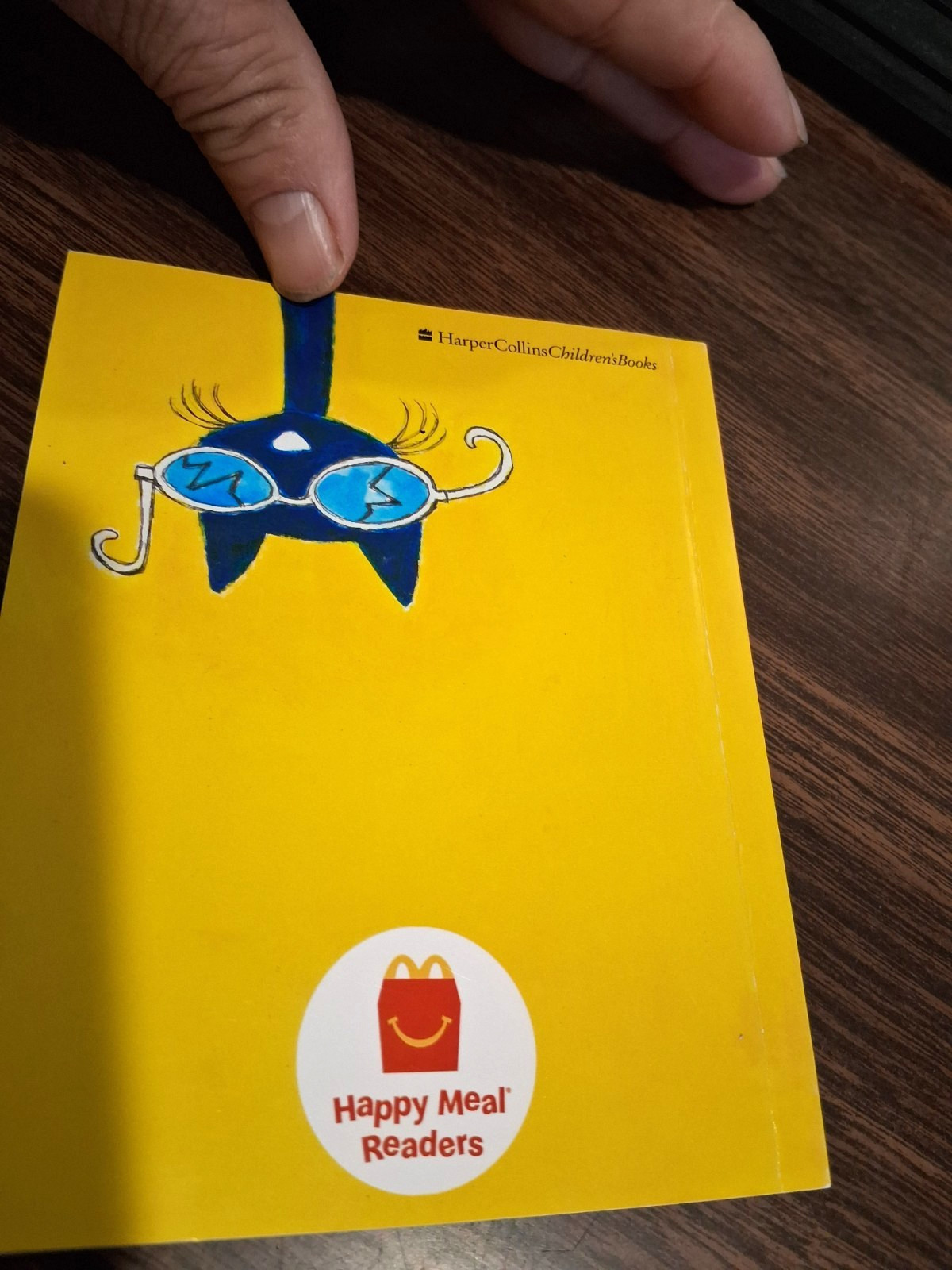 PETE THE CAT AND HIS MAGIC SUNGLASSES BY KIM & JAMES DEAN, SOFT COVER, 34 PAGES