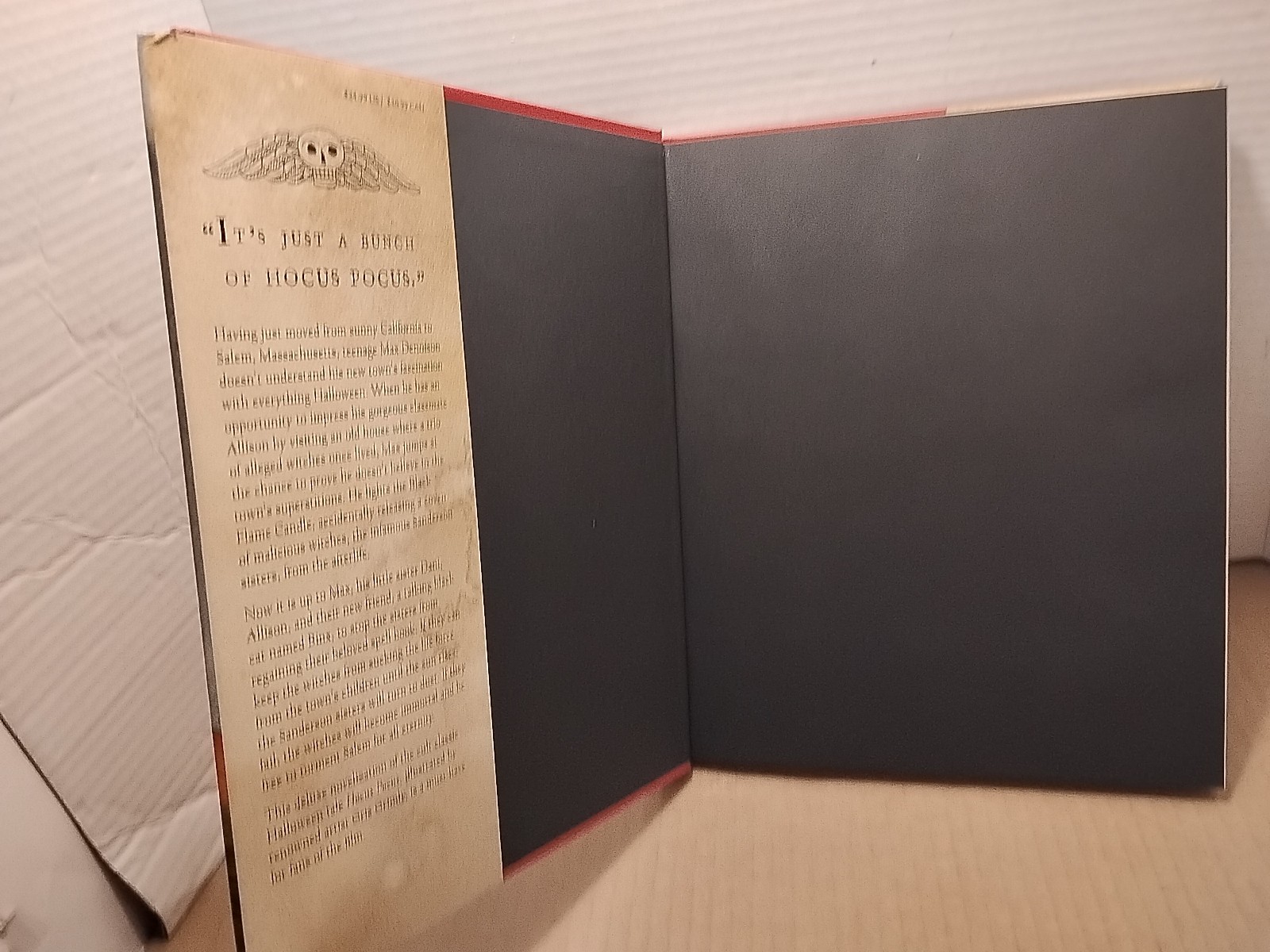 Hocus Pocus : Illustrated by Gris Grimly – 2022 – 1st Edition 1st Printing HCDJ