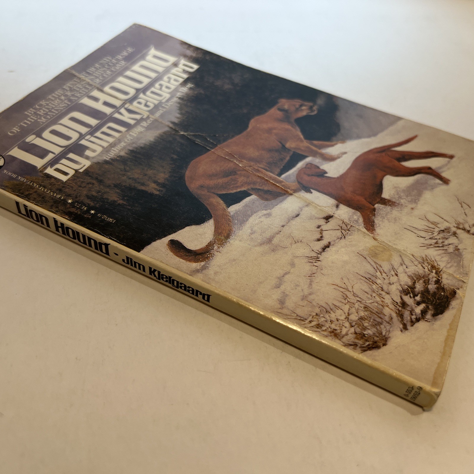 Lion Hound (1980 Softcover 5 1/4 x 7 1/2 inches, 131 pages. Bantam Skylark…