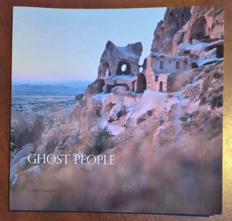 GHOST PEOPLE Paperback by Ami Howard (Blurb.com, 2008) VG free shpg