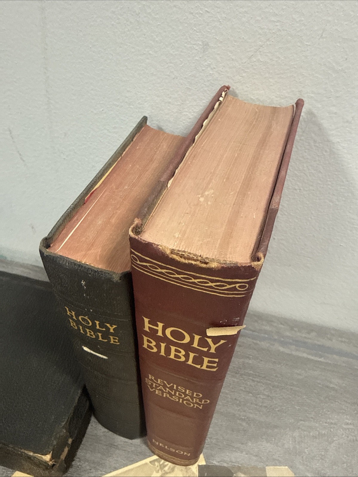 Bibles Mixed Lot VTG Antiques Old Worn 1929 RSV ASV References Gold Edge