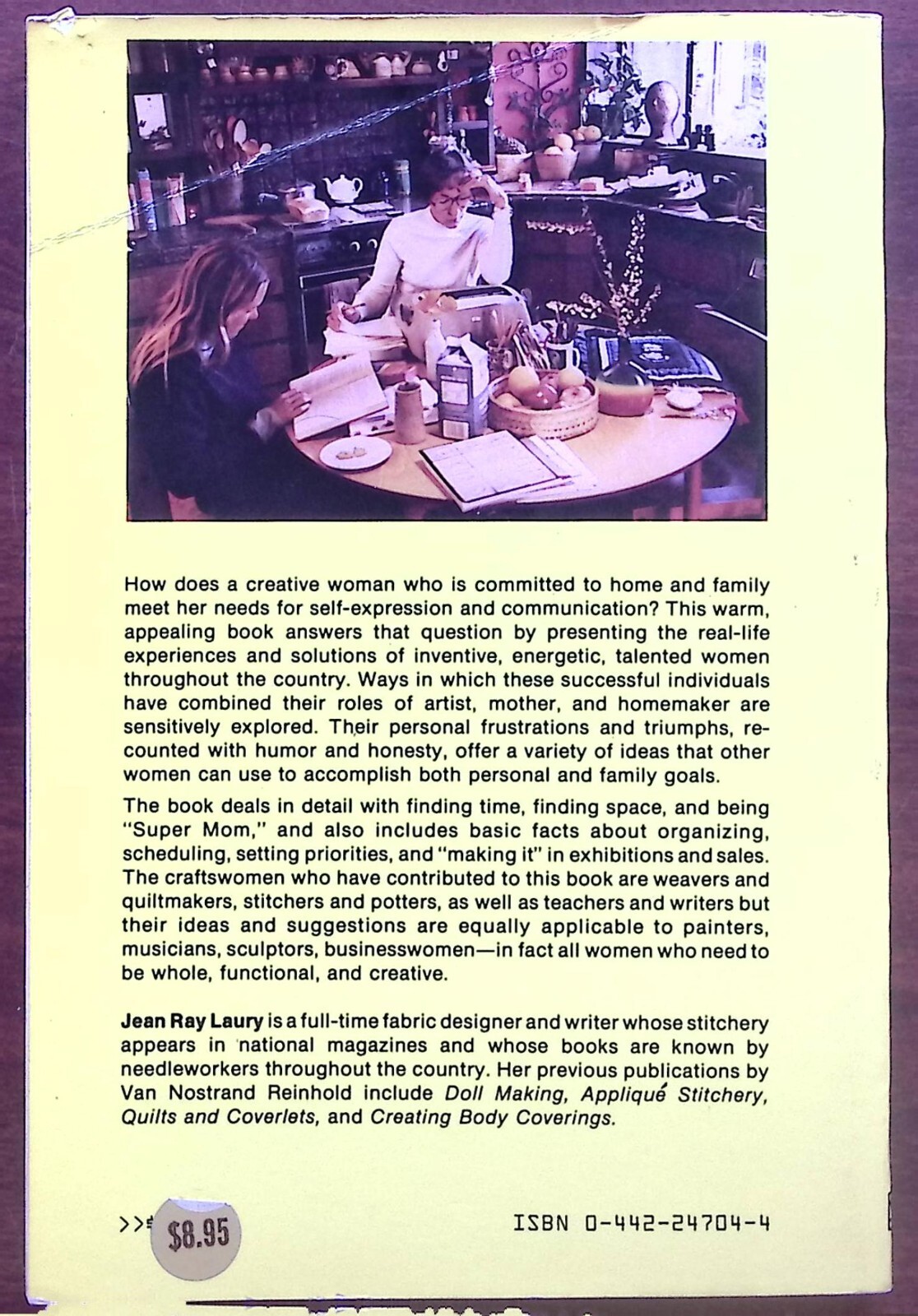 1977 THE CREATIVE WOMAN’S GETTING IT ALL TOGETHER AT HOME HANDBOOK PB B1016