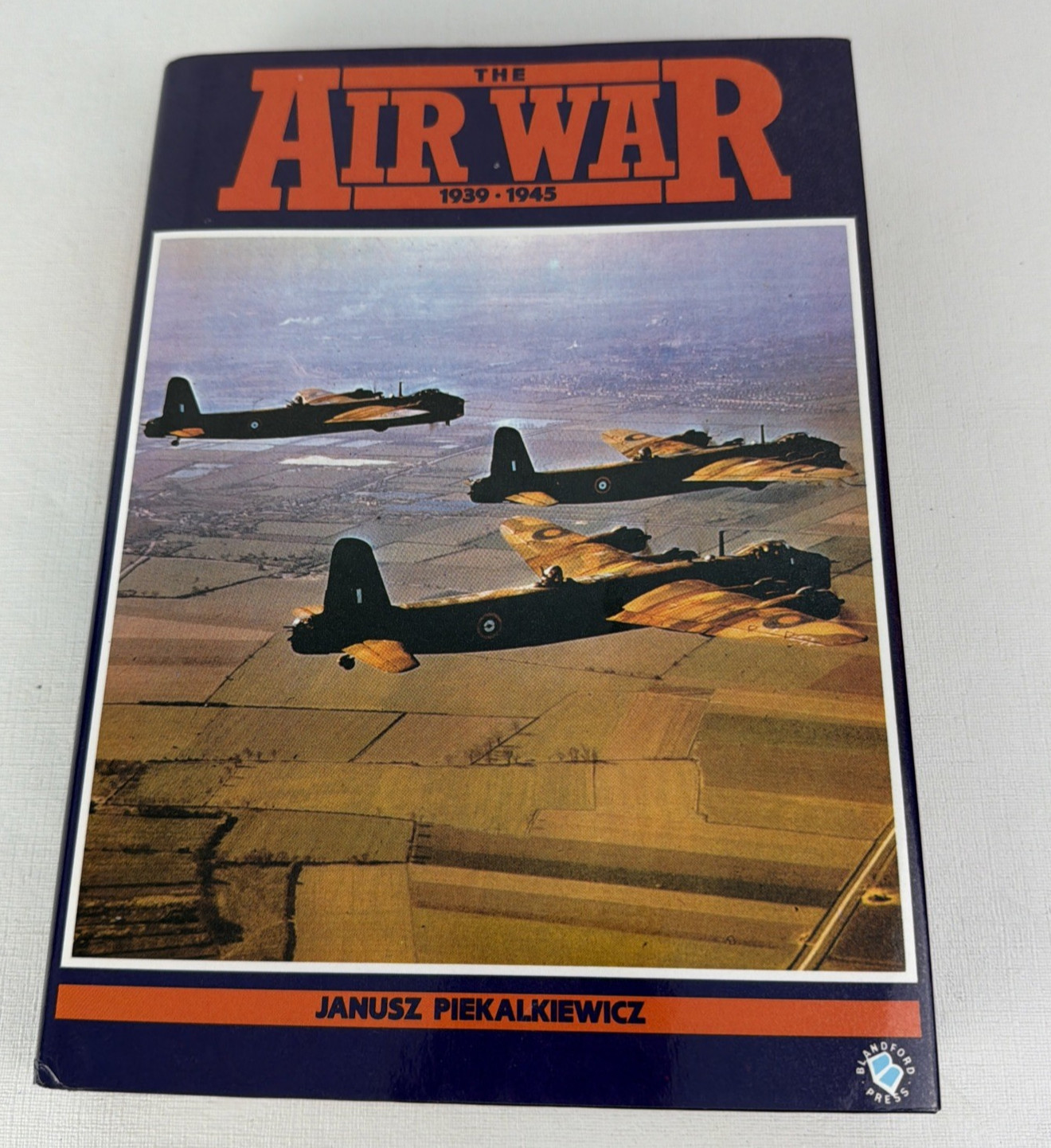 The Air War 1939-1945 by Janusz Piekalkiewicz – 1985 – ex-library