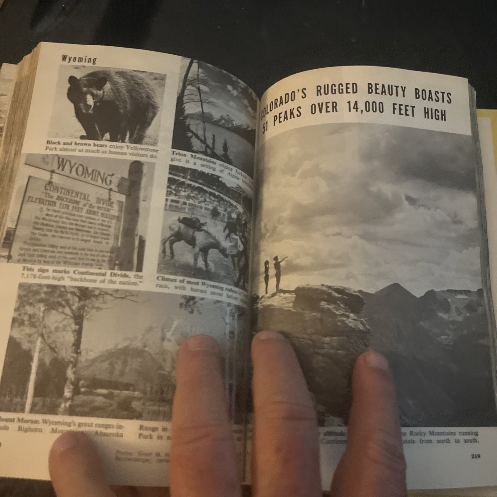 AROUND THE WORLD IN 2000 PICTURES 1956 A Milton Runyon And Wilma F Bergane