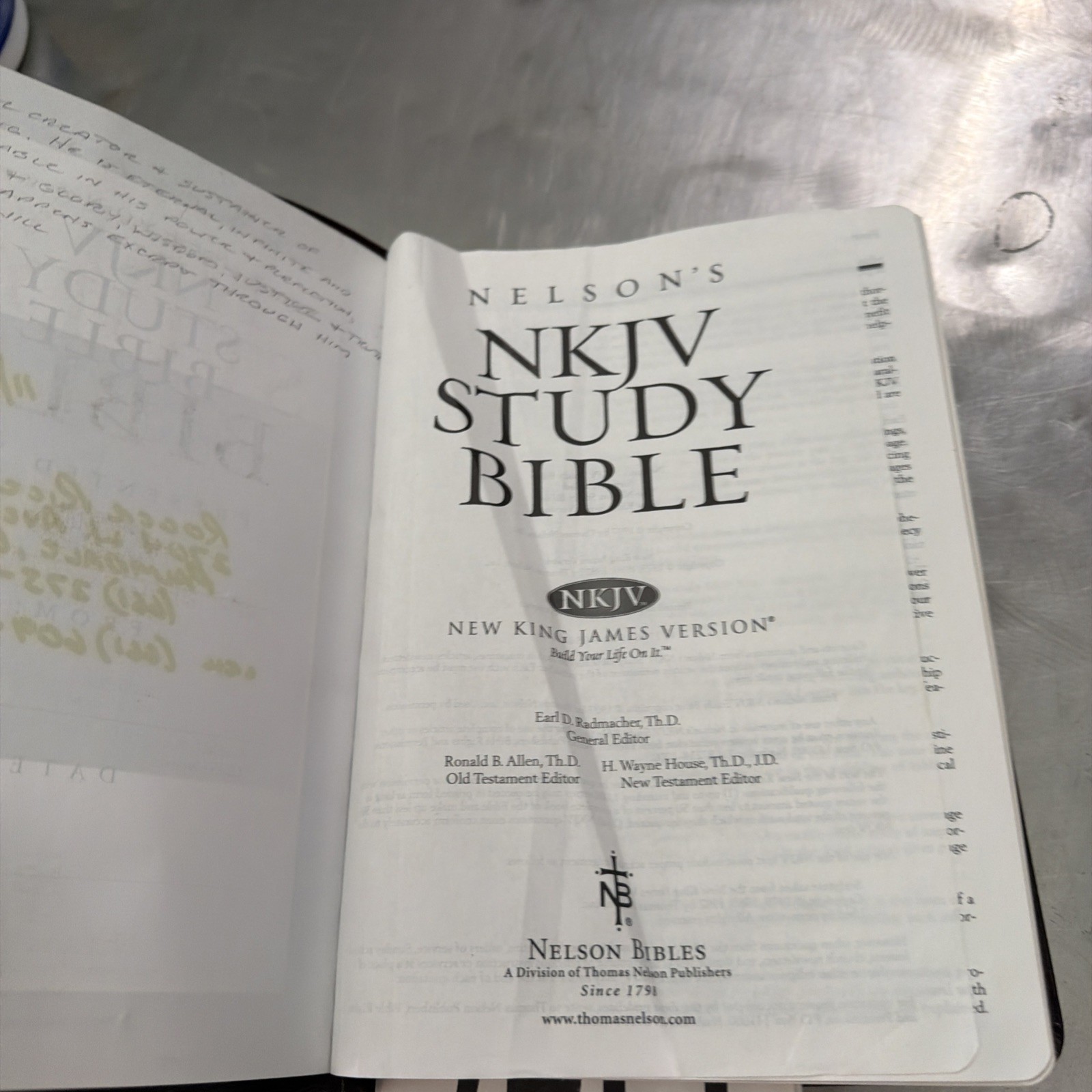 Nelson’s NKJV Study Bible 2885NBG Gilded Bonded Leather