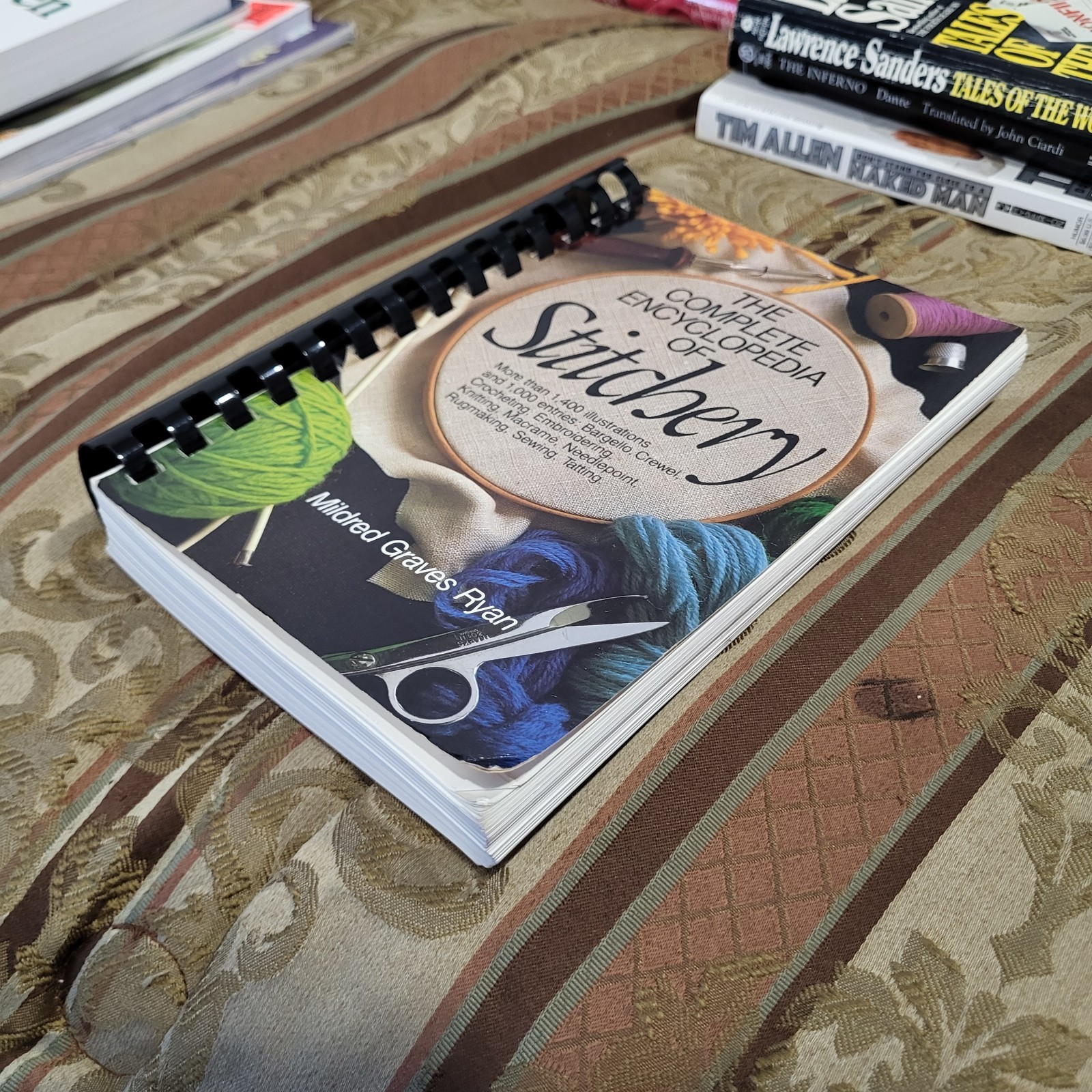 THE COMPLETE ENCYCLOPEDIA OF STITCHERY by Mildred Graves Ryan 1979 Spiral Cover