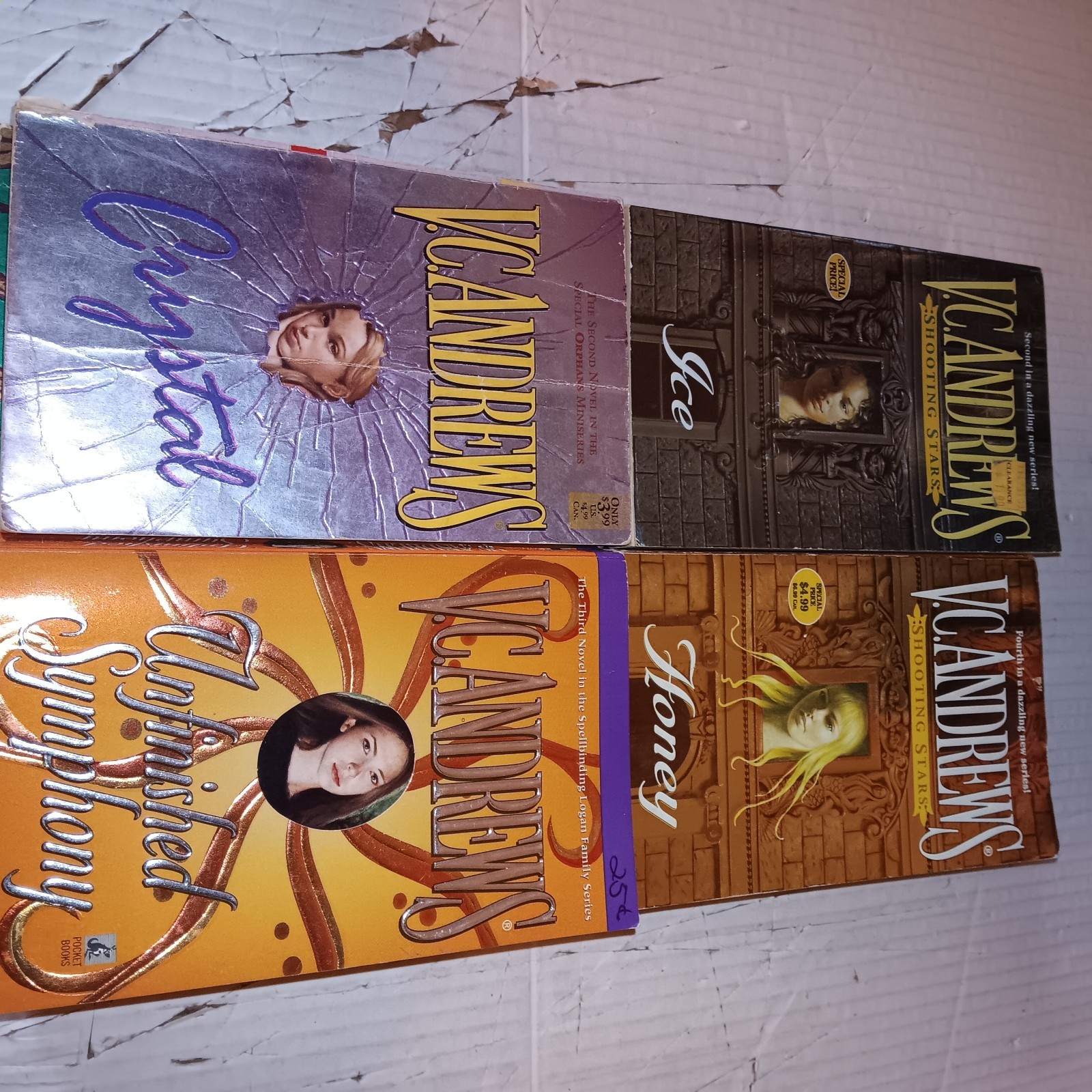 HUGE Lot 37 V.C. Andrews Used Paperback Books Includes several Keyhole Covers