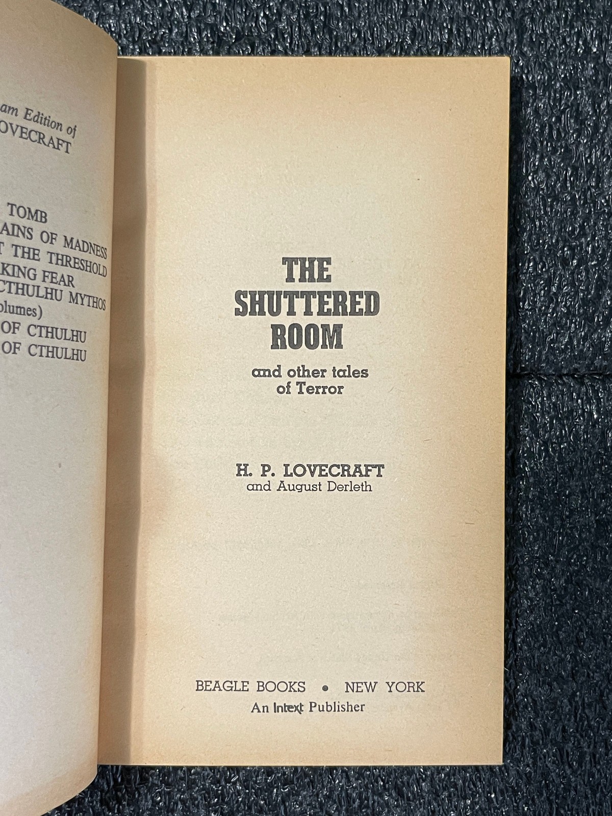 HP LOVECRAFT Shuttered Room August Derleth 1970 vtg pb 1st Supernatural Horror