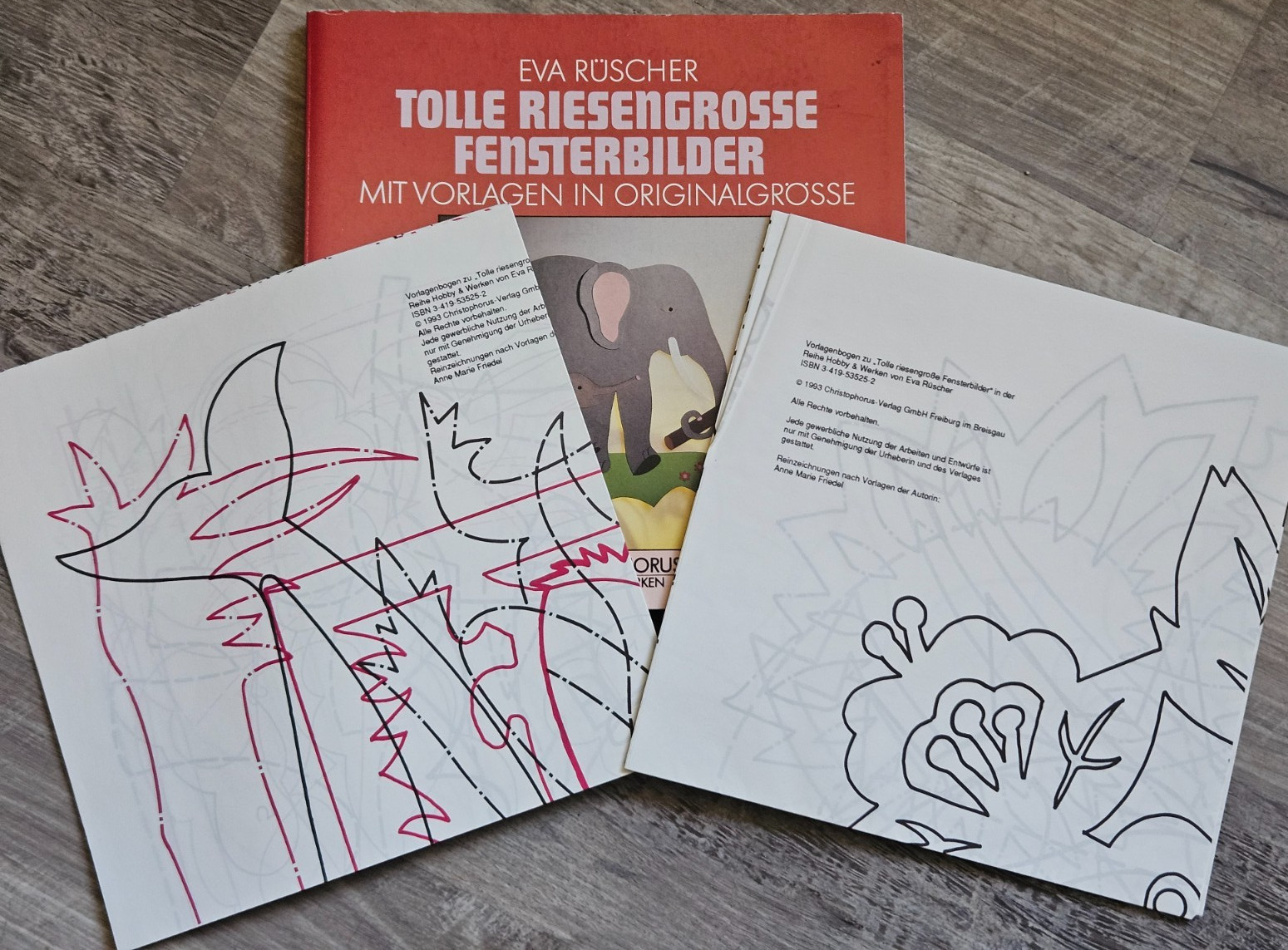 5 ’91-’93 Hobby & Werken Crafts Books w/ Patterns. Written in German Language.